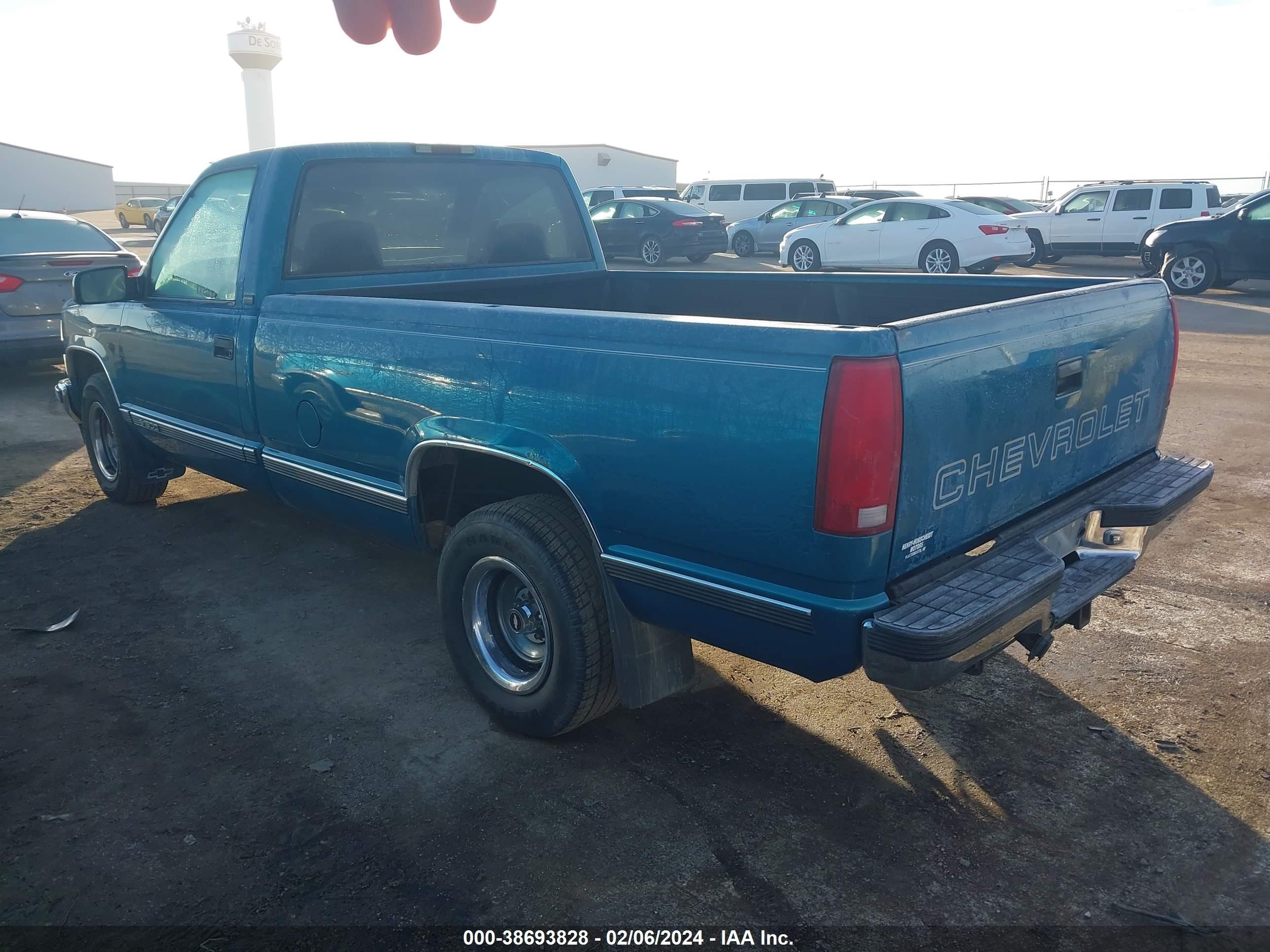 Photo 2 VIN: 1GCEC14R5VZ161829 - CHEVROLET S-10 PICKUP 