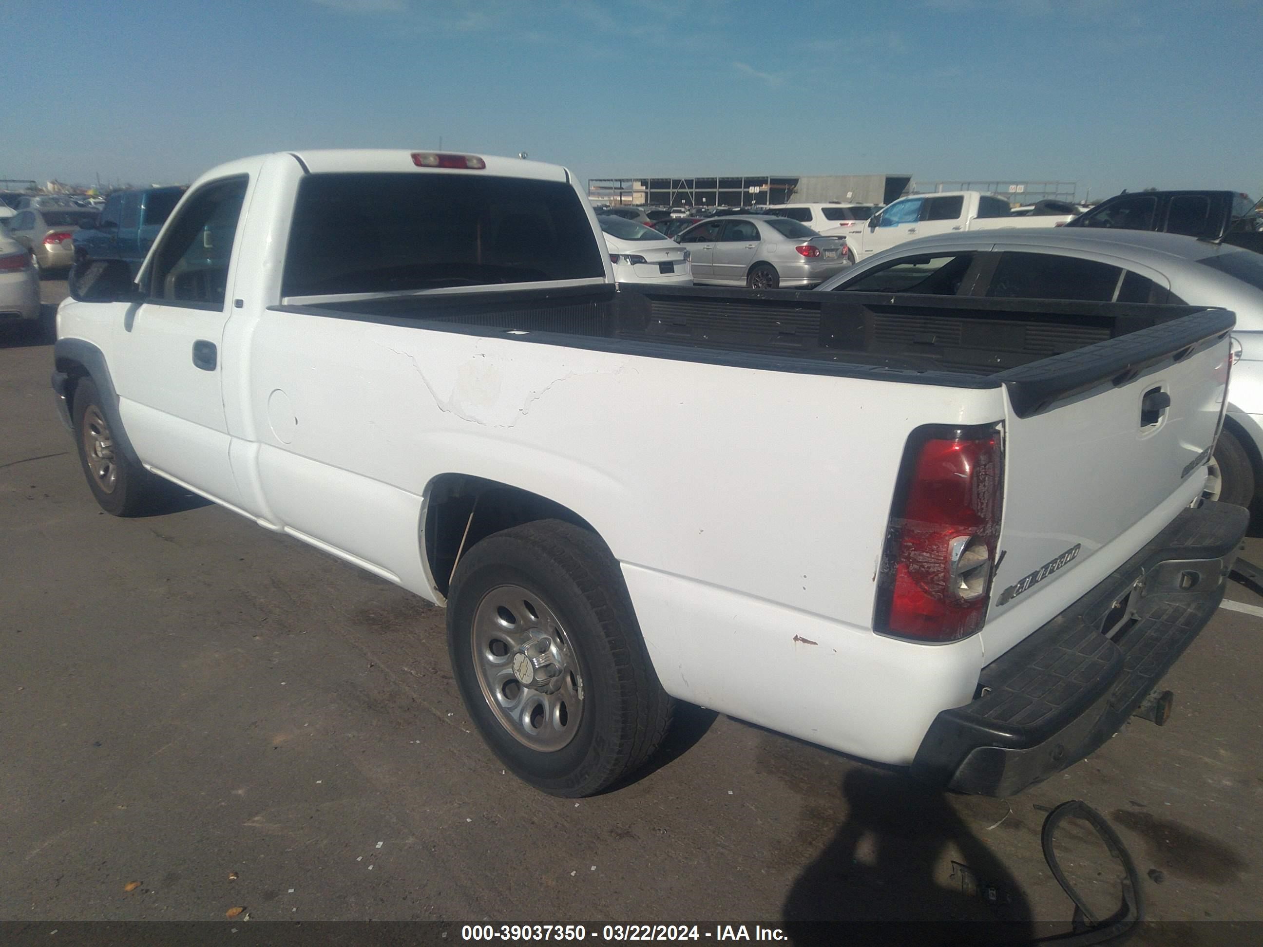 Photo 2 VIN: 1GCEC14T05Z334877 - CHEVROLET SILVERADO 