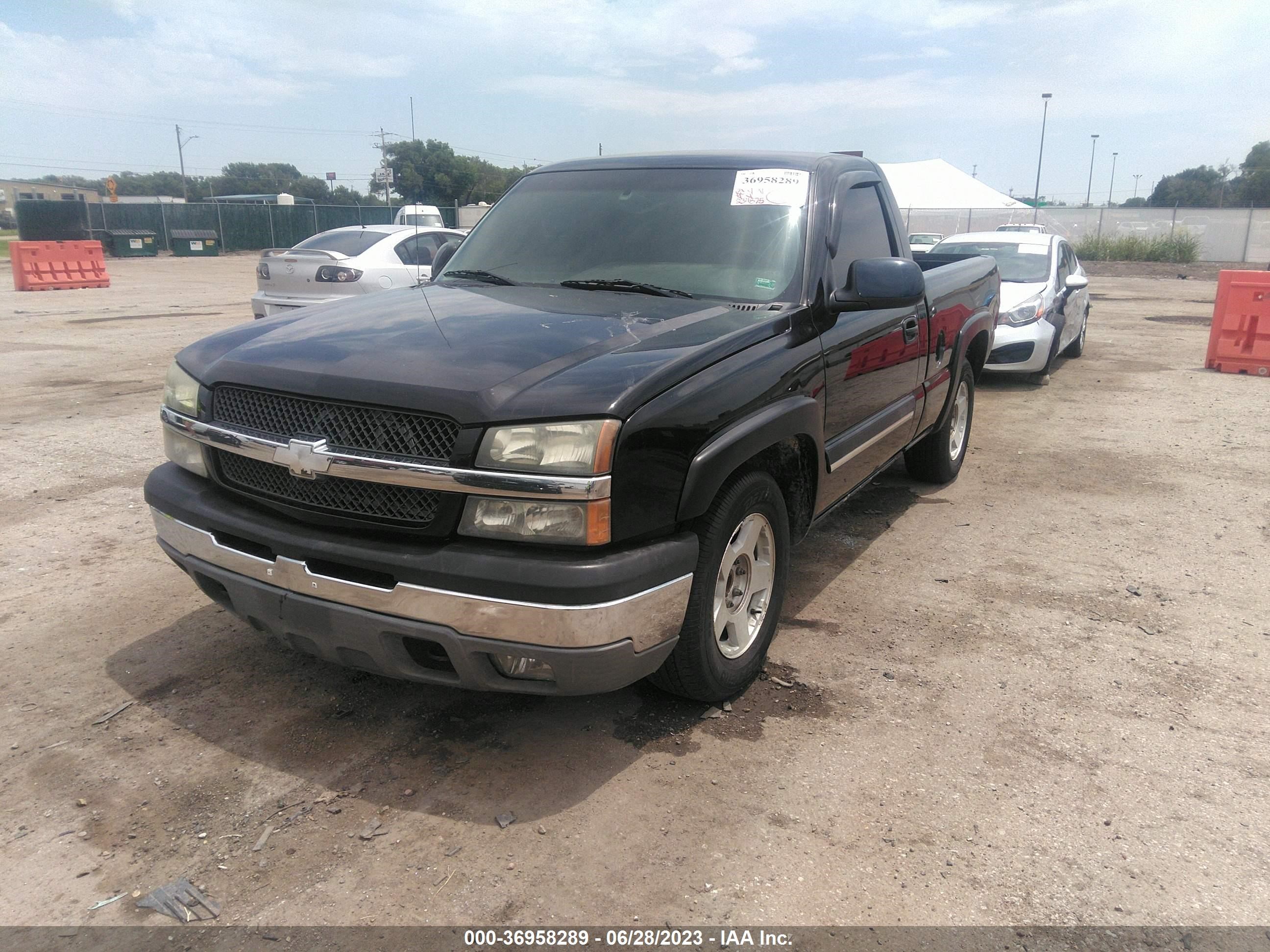 Photo 1 VIN: 1GCEC14T13Z338689 - CHEVROLET SILVERADO 