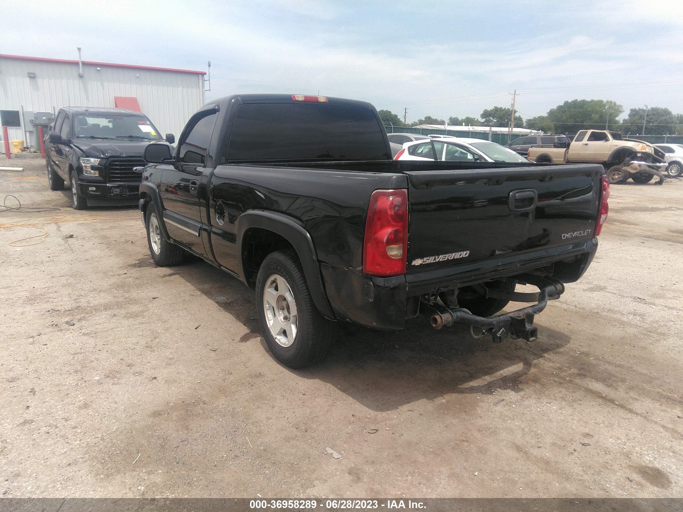 Photo 2 VIN: 1GCEC14T13Z338689 - CHEVROLET SILVERADO 