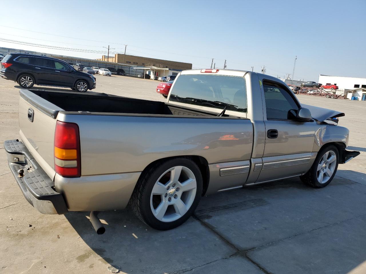 Photo 2 VIN: 1GCEC14T22Z107055 - CHEVROLET SILVERADO 