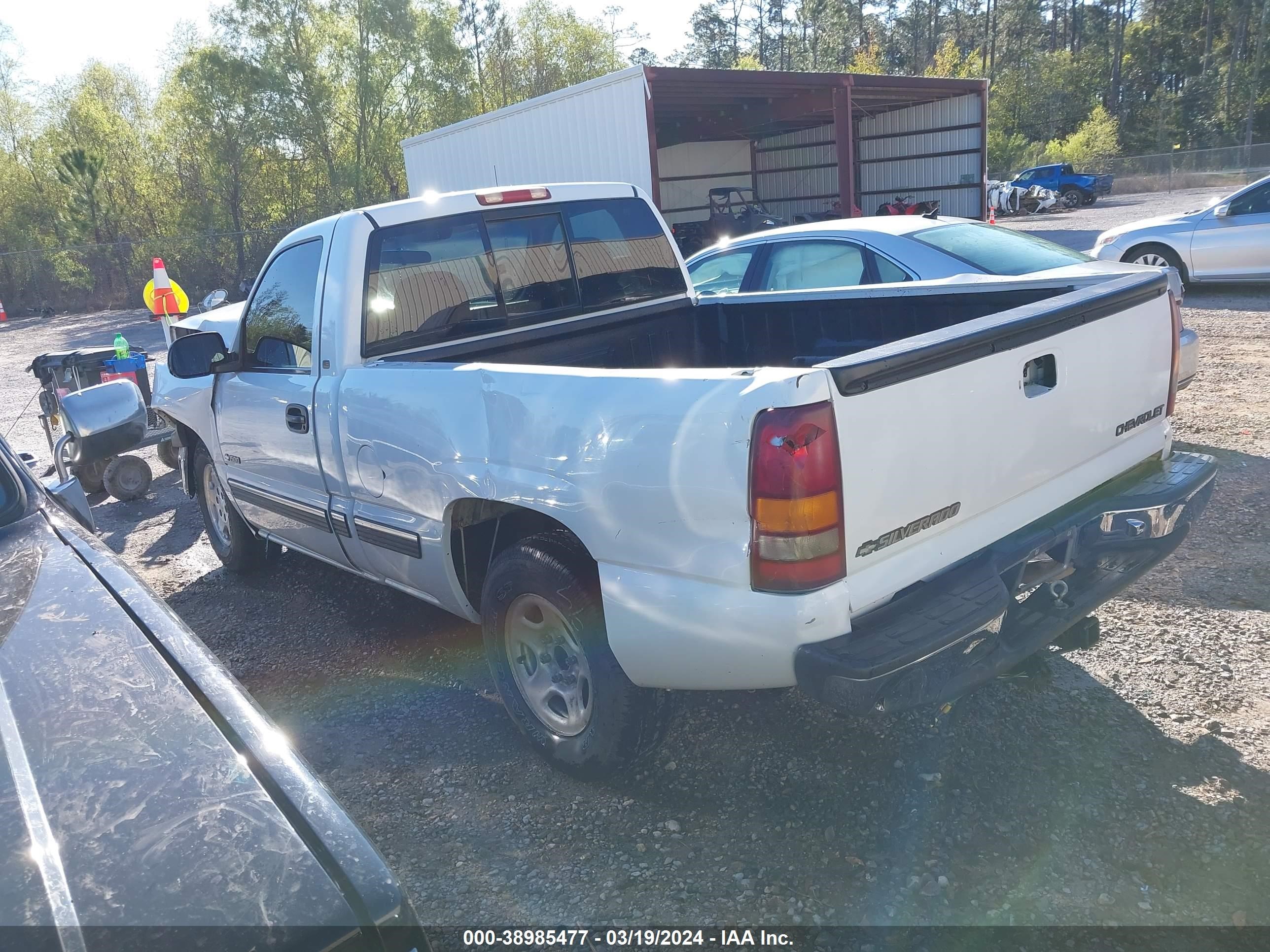 Photo 2 VIN: 1GCEC14T2YZ216513 - CHEVROLET SILVERADO 