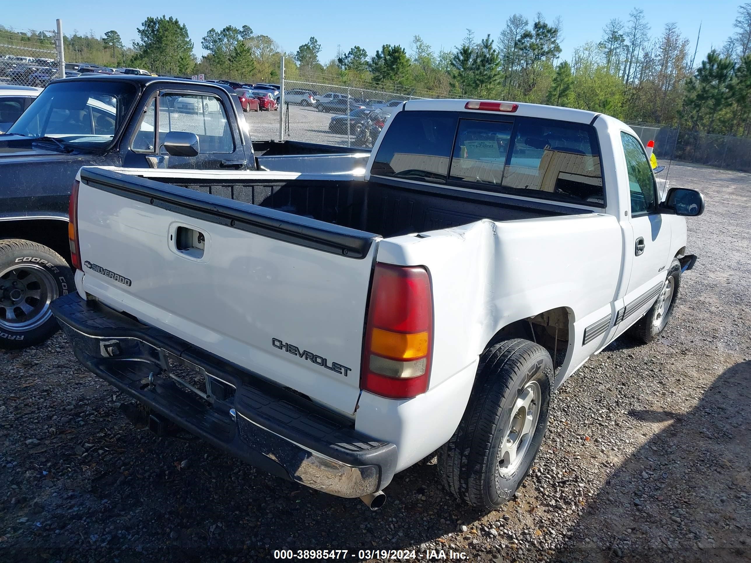 Photo 3 VIN: 1GCEC14T2YZ216513 - CHEVROLET SILVERADO 