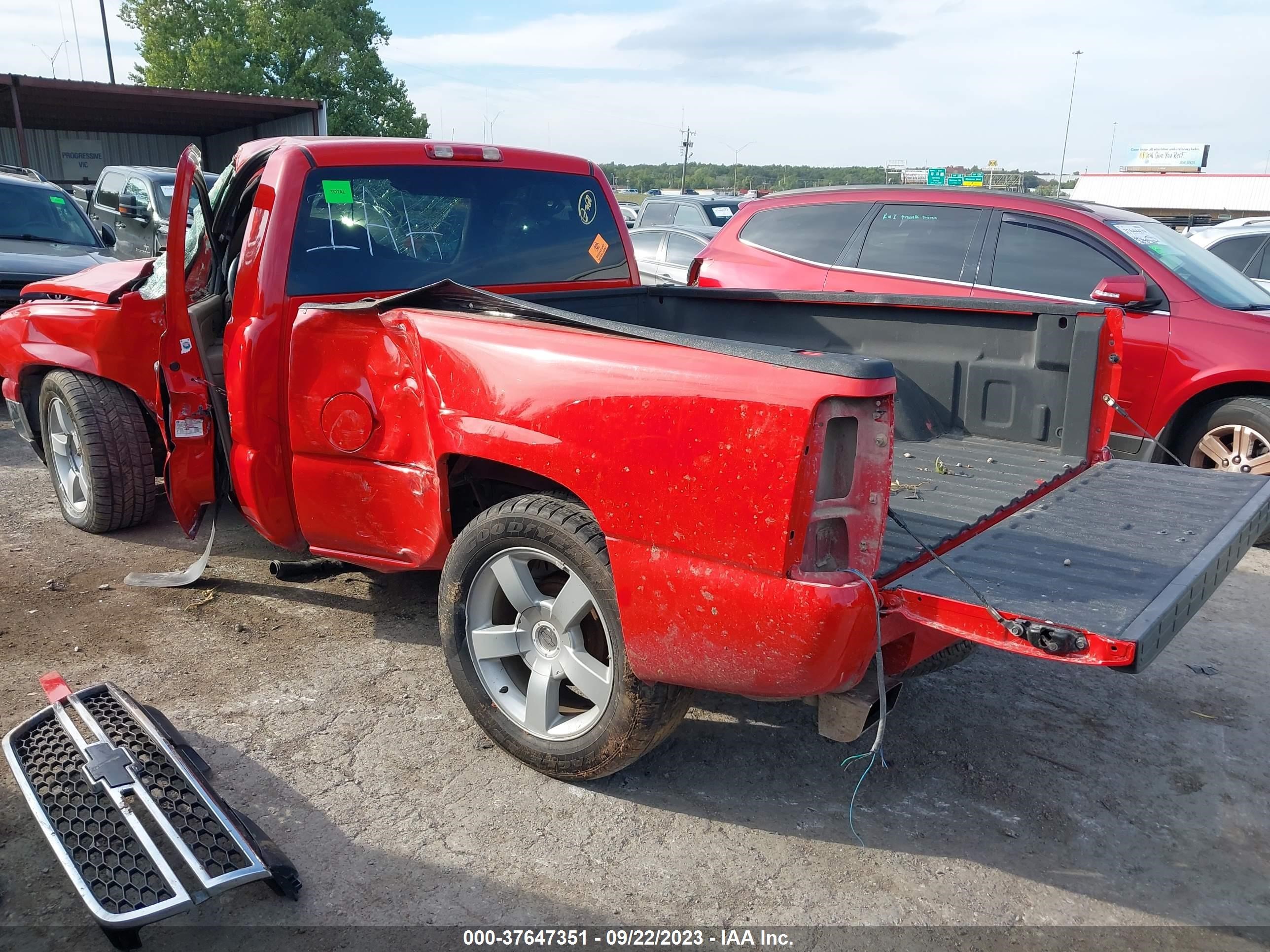 Photo 2 VIN: 1GCEC14T66Z106917 - CHEVROLET SILVERADO 