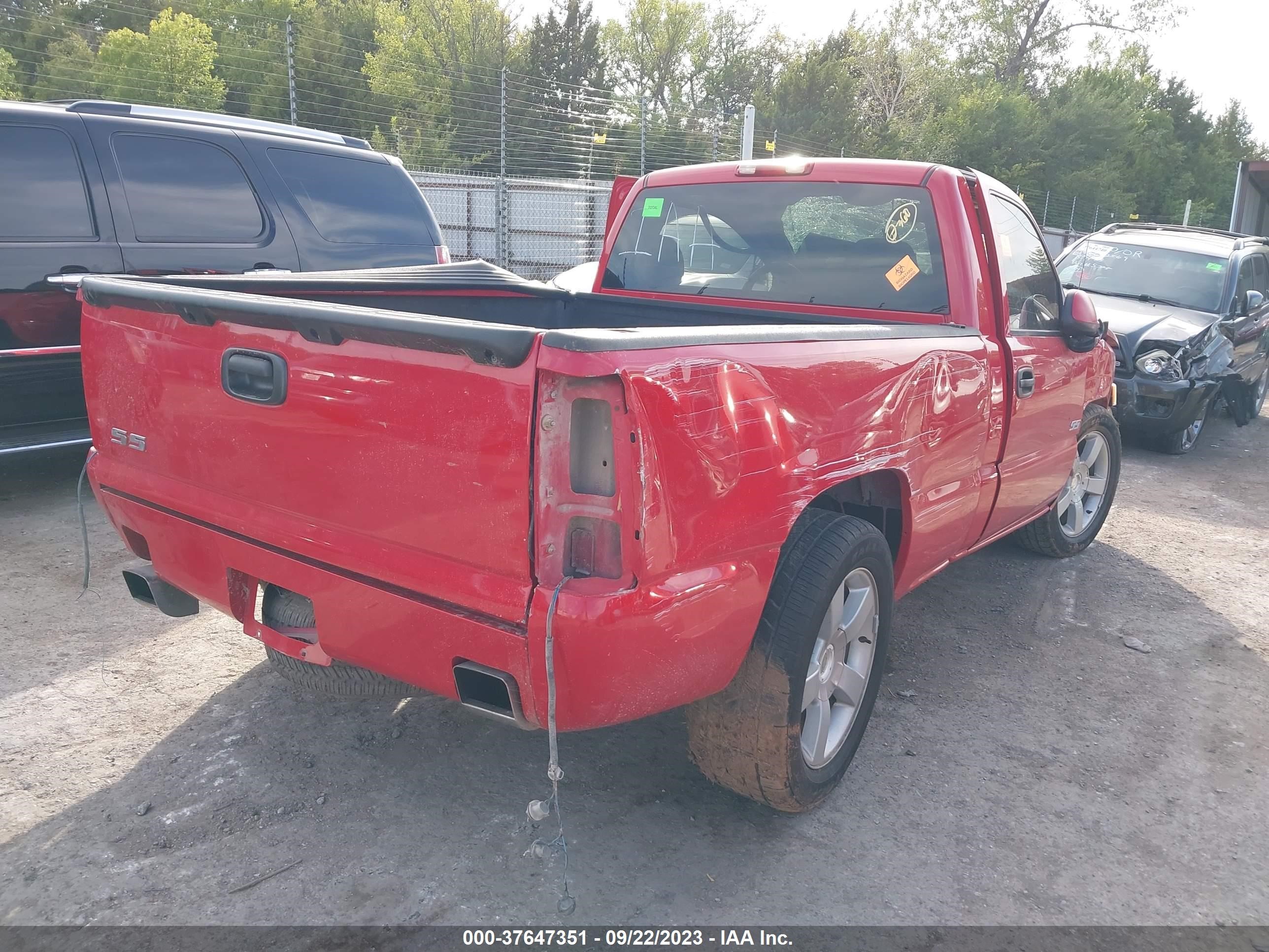 Photo 3 VIN: 1GCEC14T66Z106917 - CHEVROLET SILVERADO 