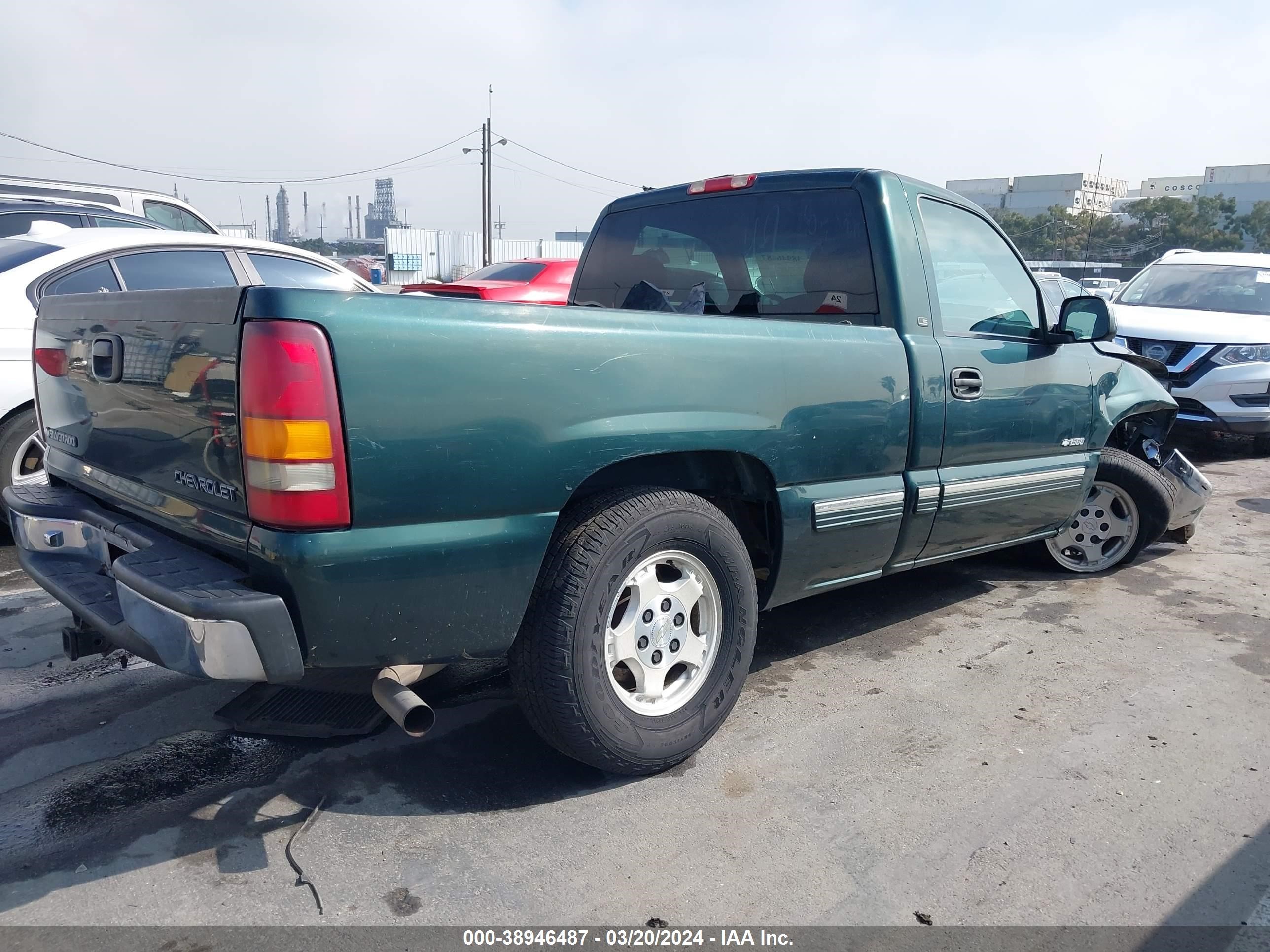 Photo 3 VIN: 1GCEC14T81Z151074 - CHEVROLET SILVERADO 