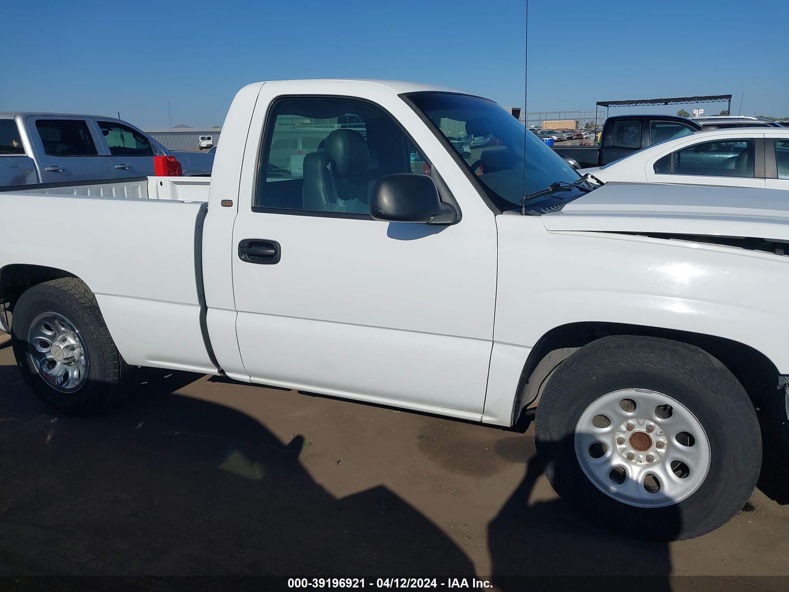 Photo 12 VIN: 1GCEC14V05Z112843 - CHEVROLET SILVERADO 