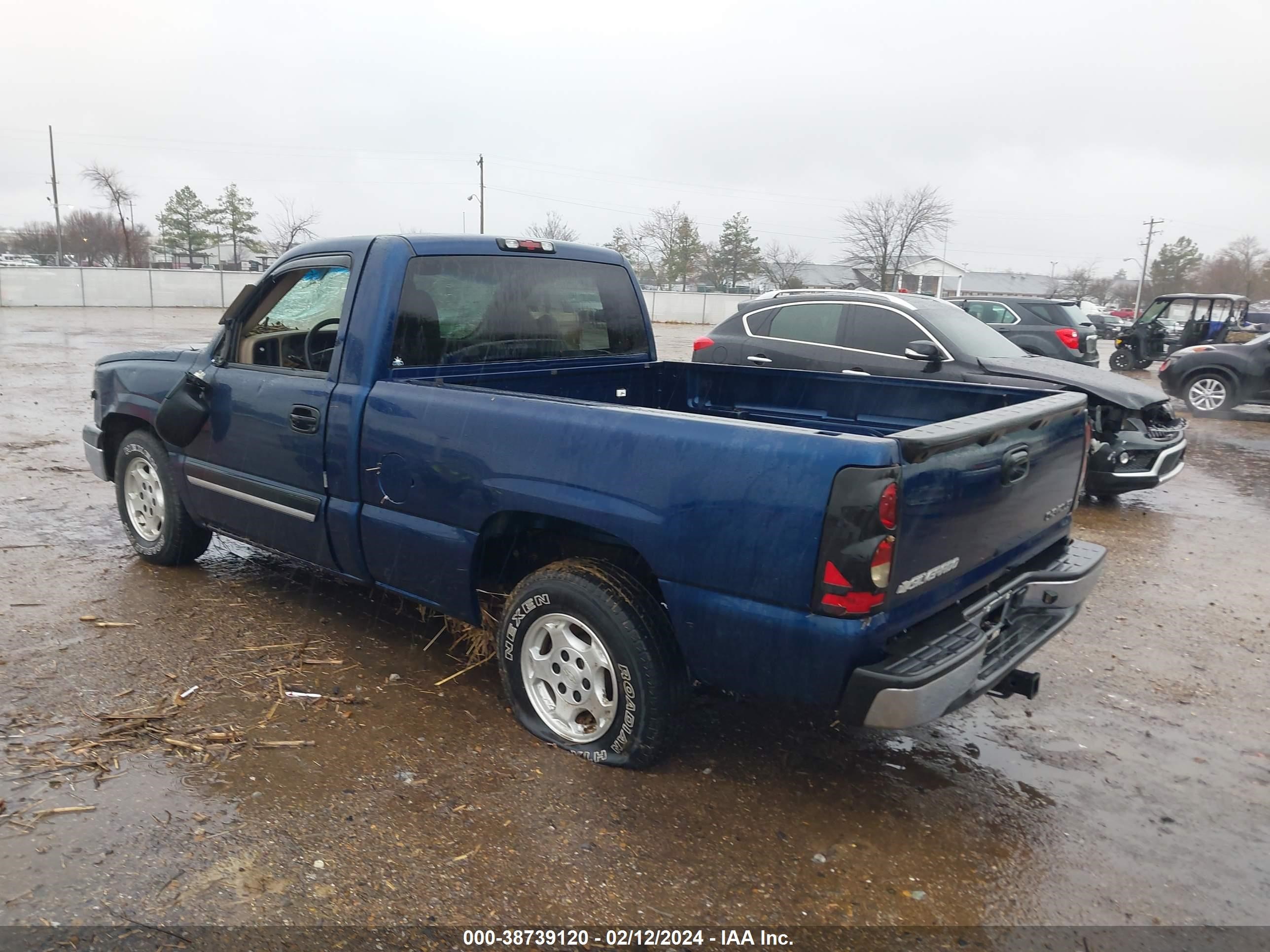 Photo 2 VIN: 1GCEC14V33Z293904 - CHEVROLET SILVERADO 