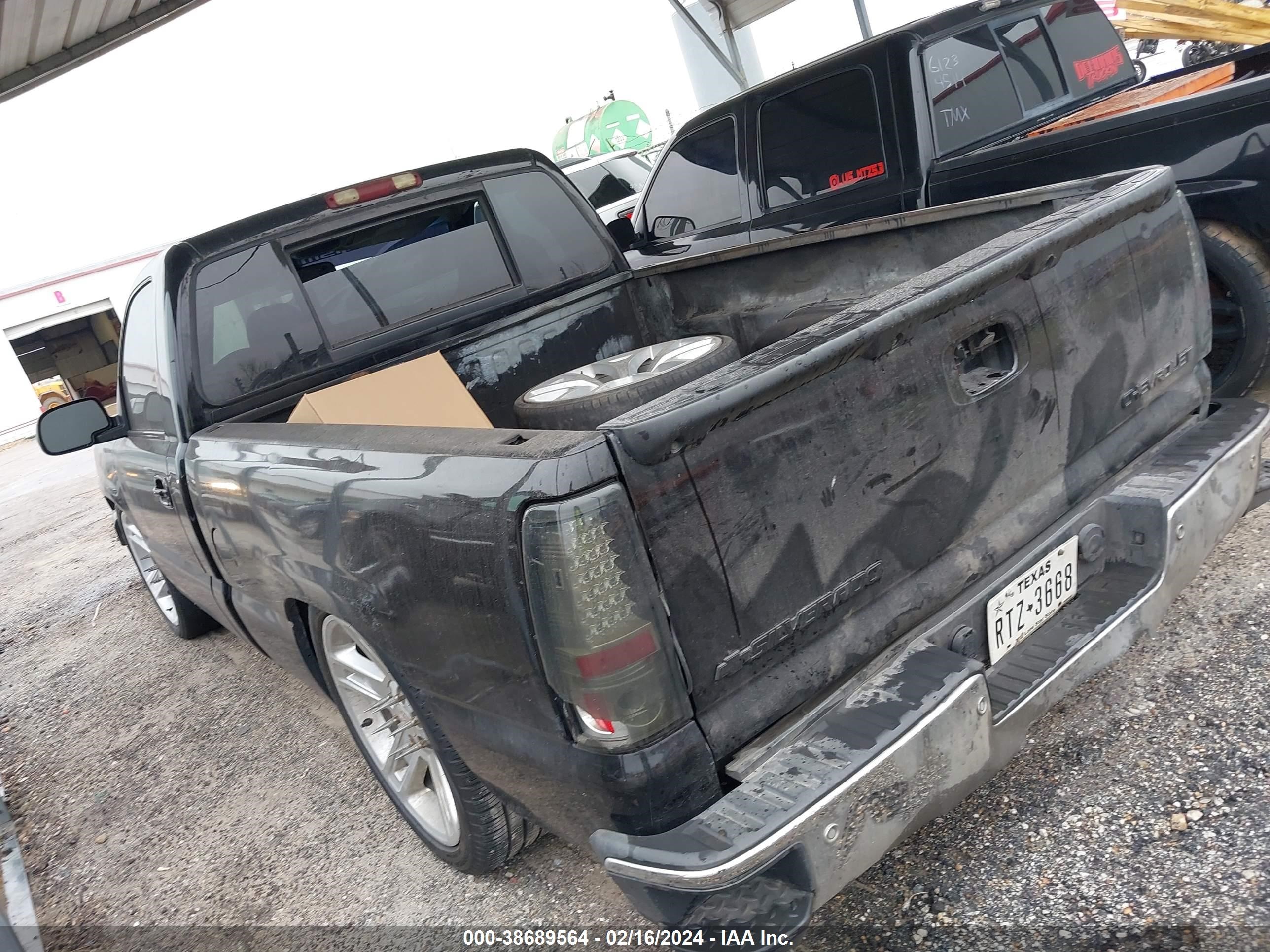 Photo 2 VIN: 1GCEC14V73Z163544 - CHEVROLET SILVERADO 