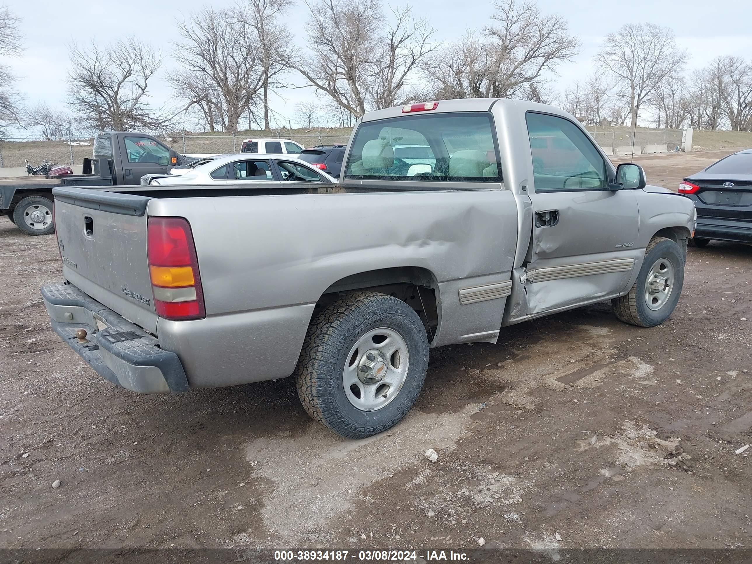 Photo 3 VIN: 1GCEC14VX1Z247595 - CHEVROLET SILVERADO 