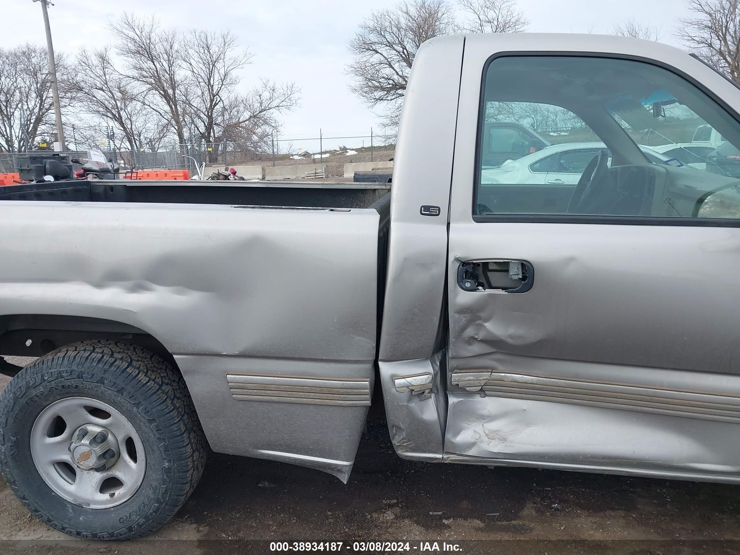 Photo 5 VIN: 1GCEC14VX1Z247595 - CHEVROLET SILVERADO 