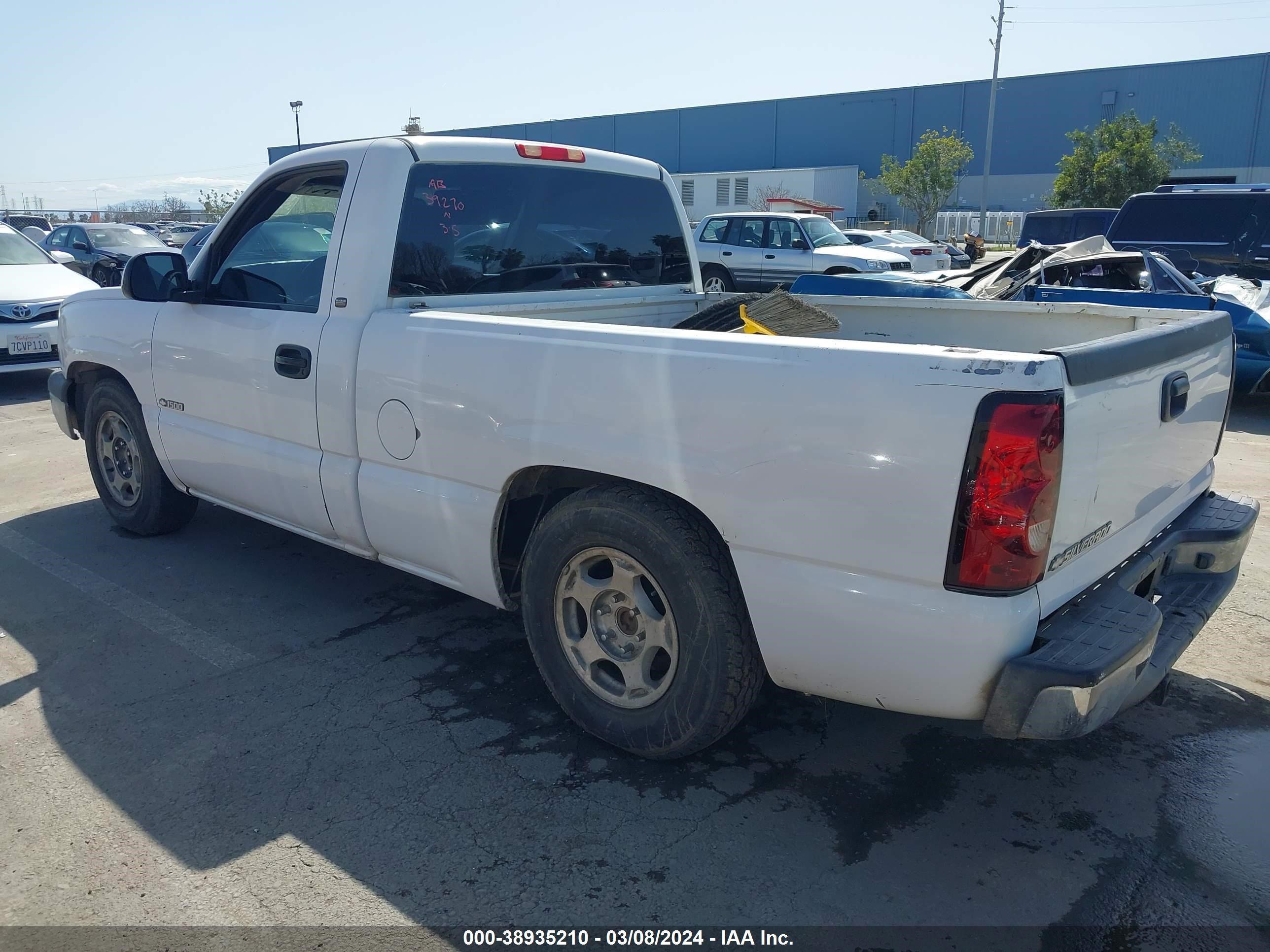 Photo 2 VIN: 1GCEC14VX3Z276663 - CHEVROLET SILVERADO 