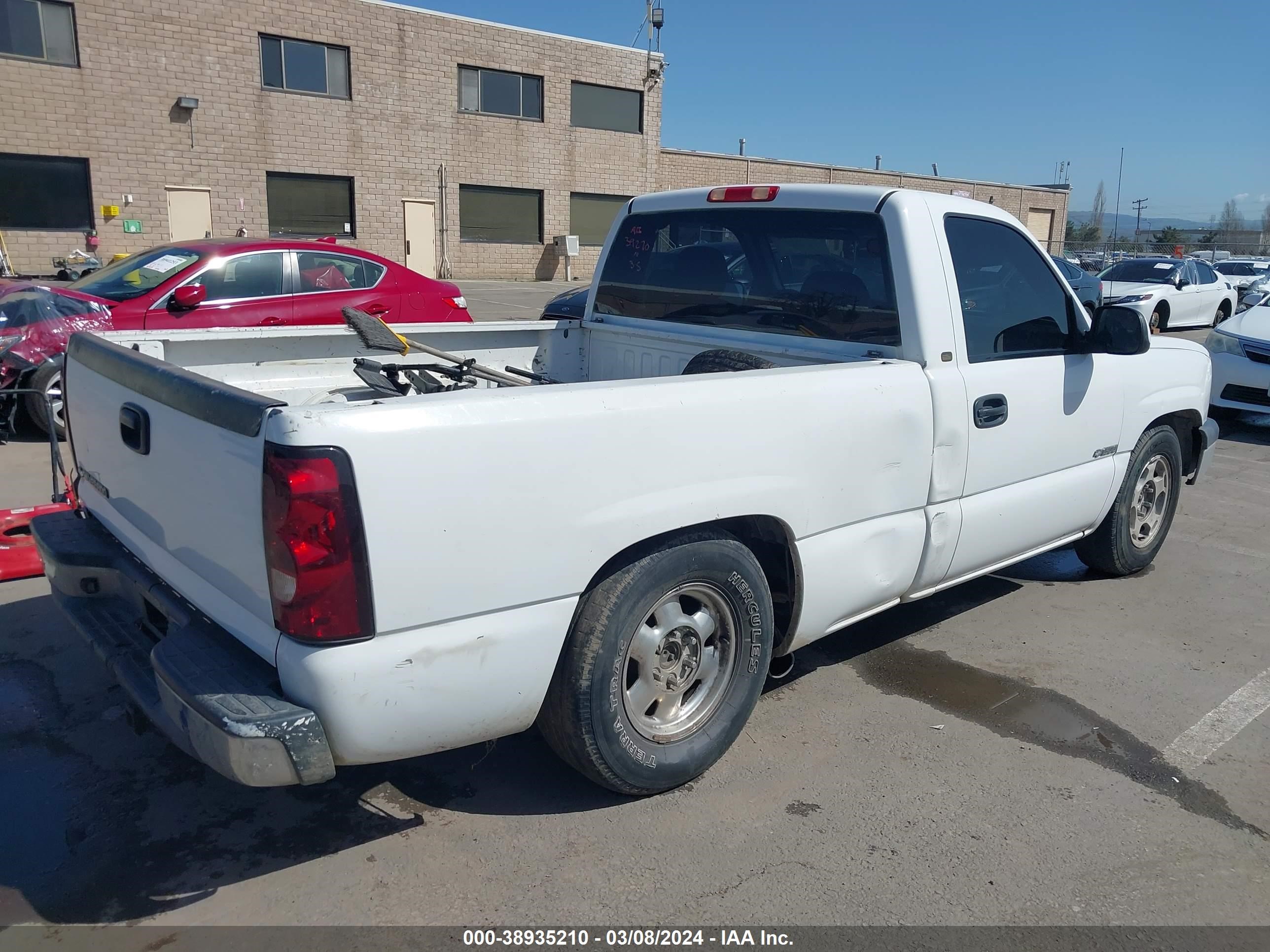 Photo 3 VIN: 1GCEC14VX3Z276663 - CHEVROLET SILVERADO 