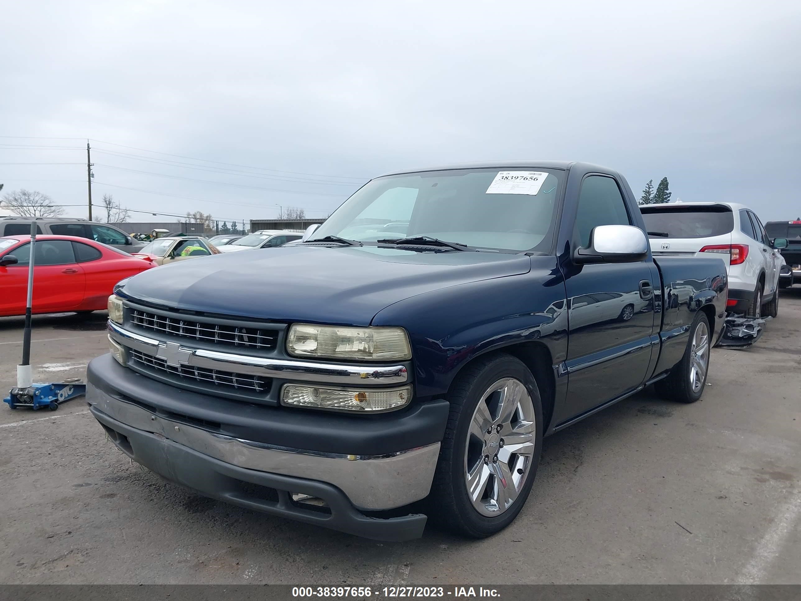 Photo 1 VIN: 1GCEC14VXYZ143537 - CHEVROLET SILVERADO 