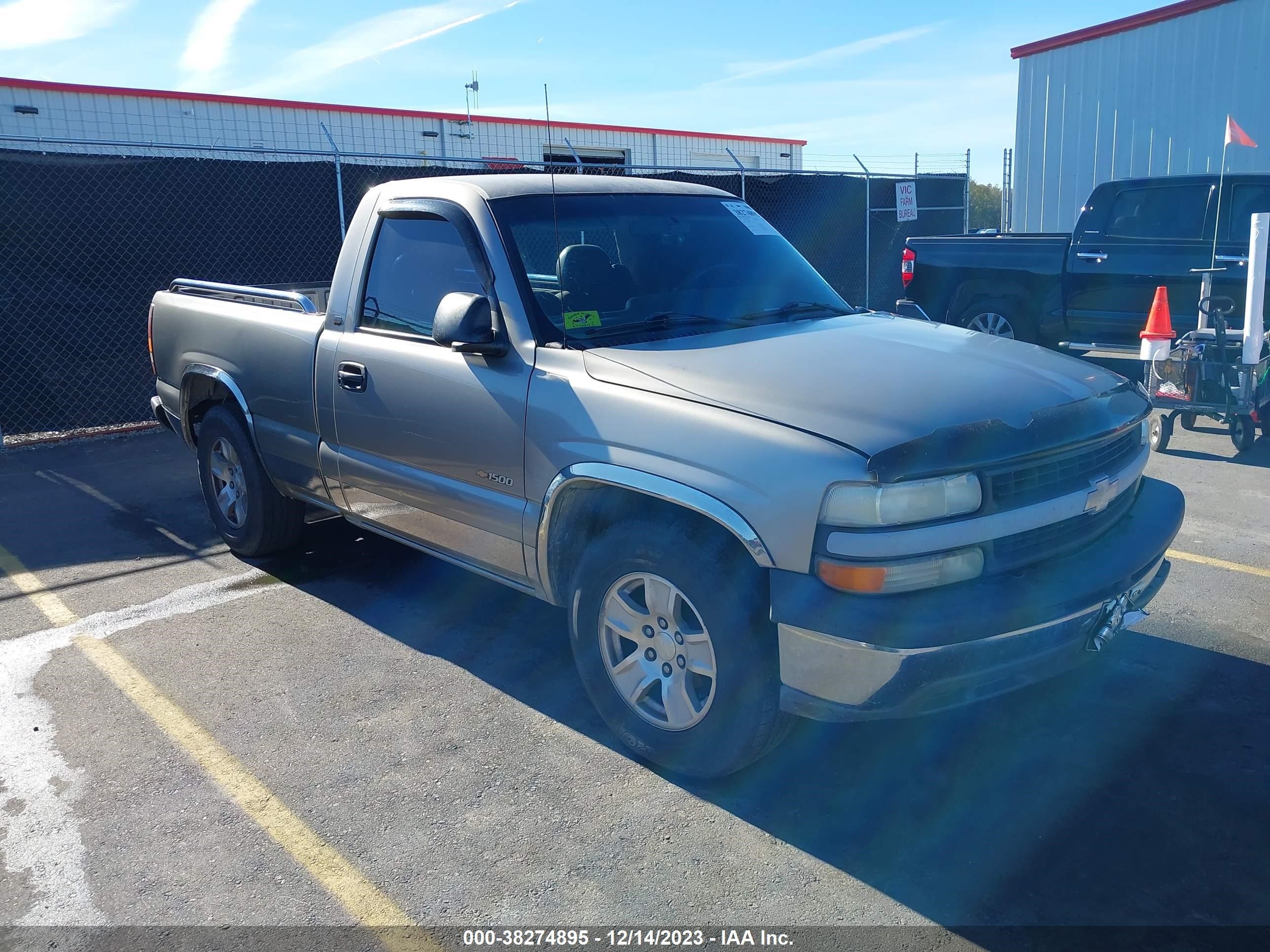 Photo 0 VIN: 1GCEC14VXYZ267839 - CHEVROLET SILVERADO 