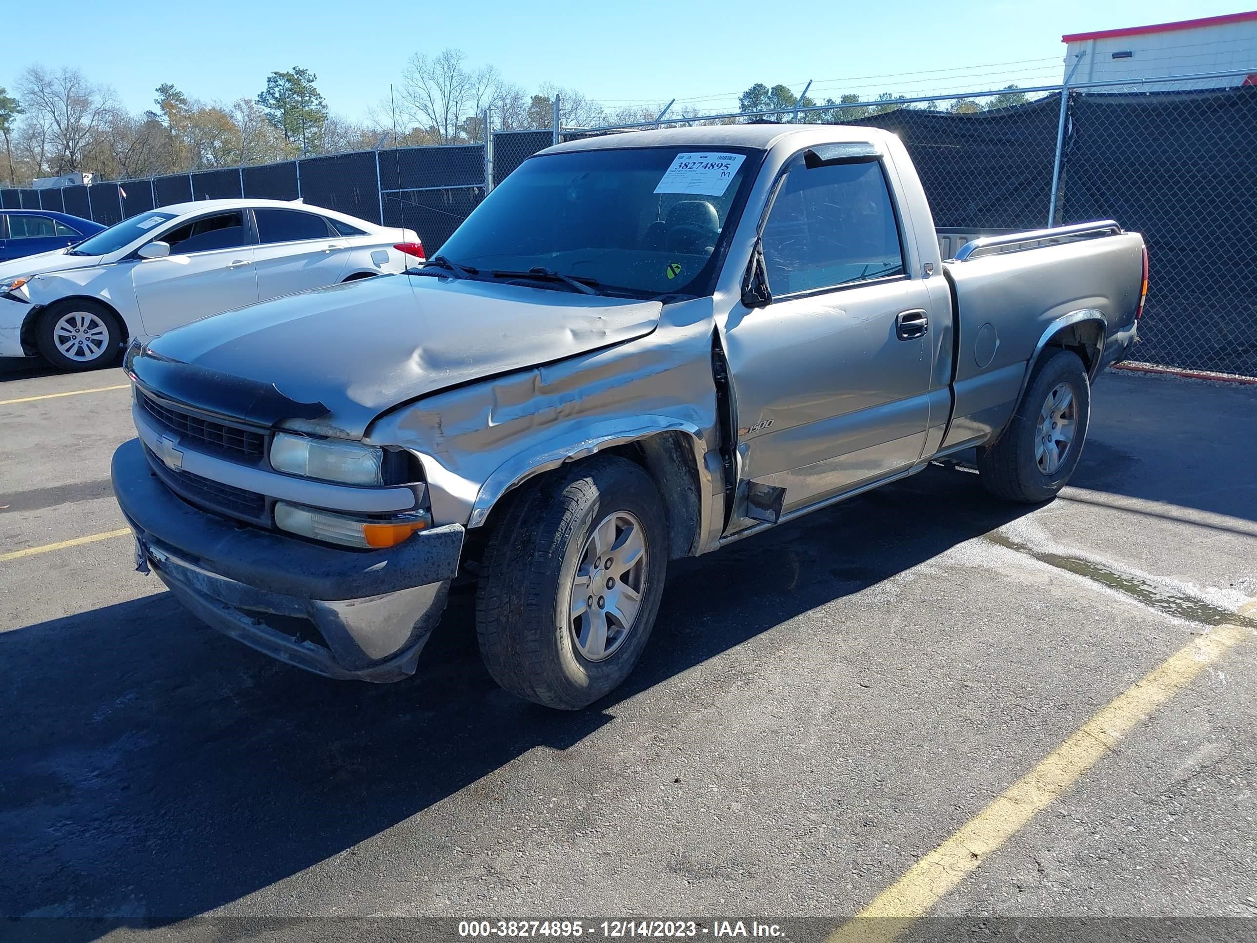 Photo 1 VIN: 1GCEC14VXYZ267839 - CHEVROLET SILVERADO 