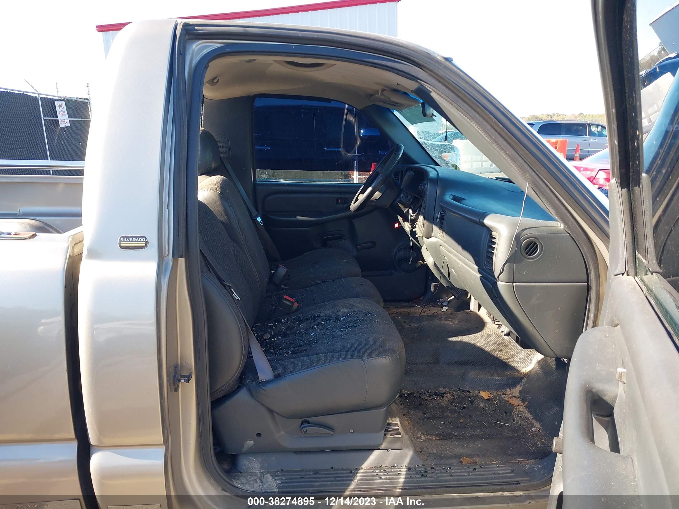 Photo 4 VIN: 1GCEC14VXYZ267839 - CHEVROLET SILVERADO 