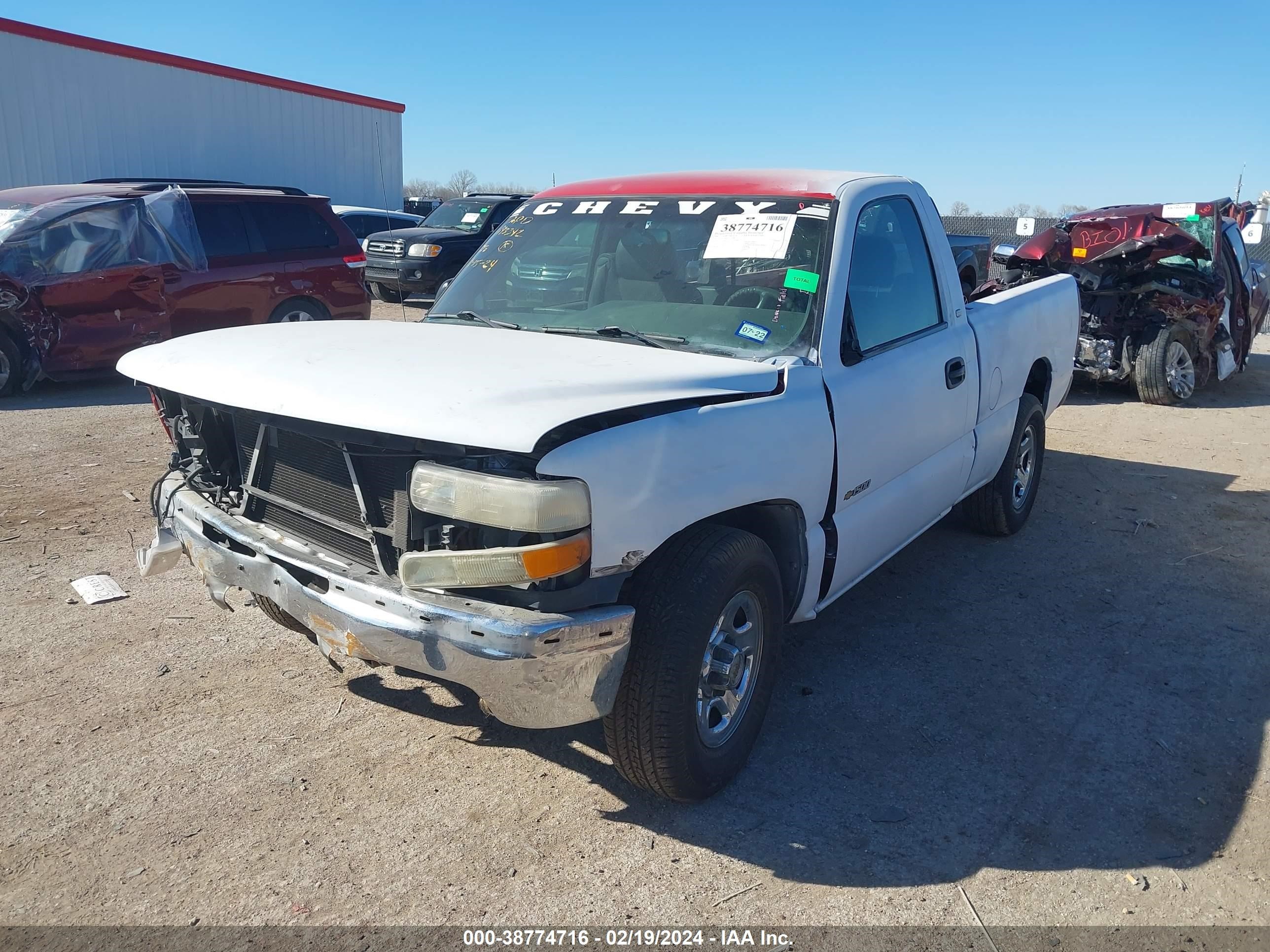 Photo 1 VIN: 1GCEC14W02Z337168 - CHEVROLET SILVERADO 