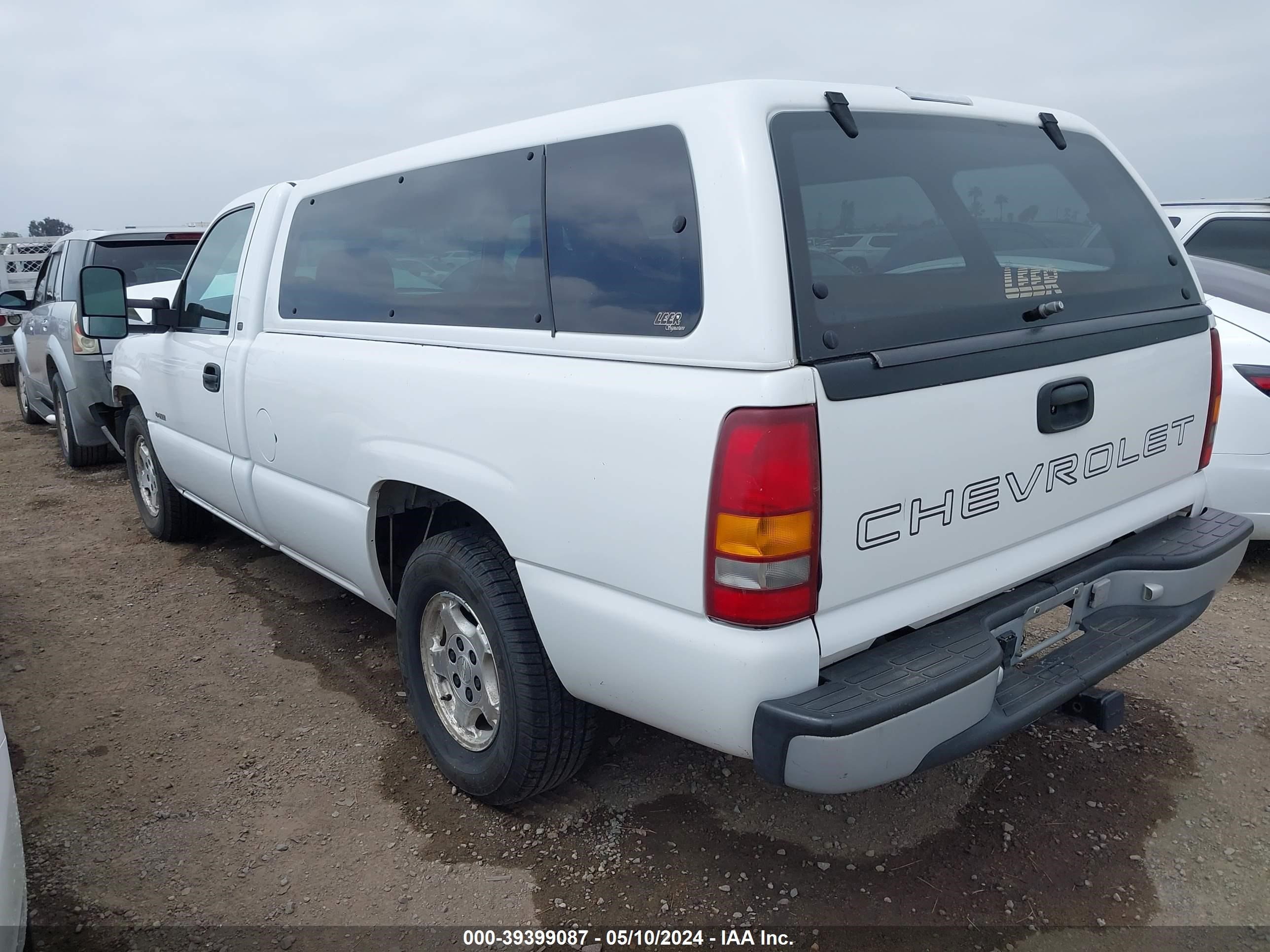 Photo 2 VIN: 1GCEC14W21Z323254 - CHEVROLET SILVERADO 