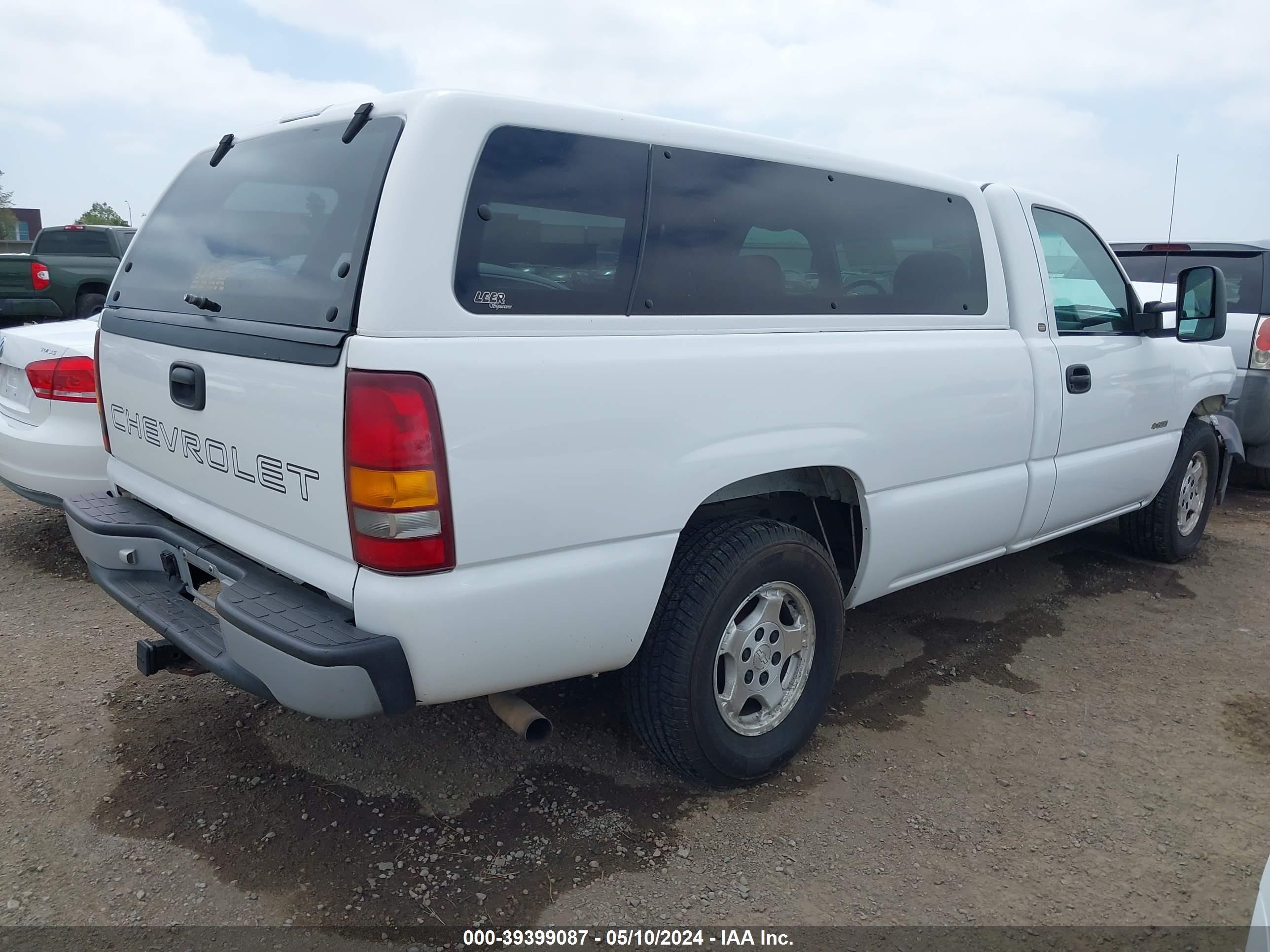 Photo 3 VIN: 1GCEC14W21Z323254 - CHEVROLET SILVERADO 