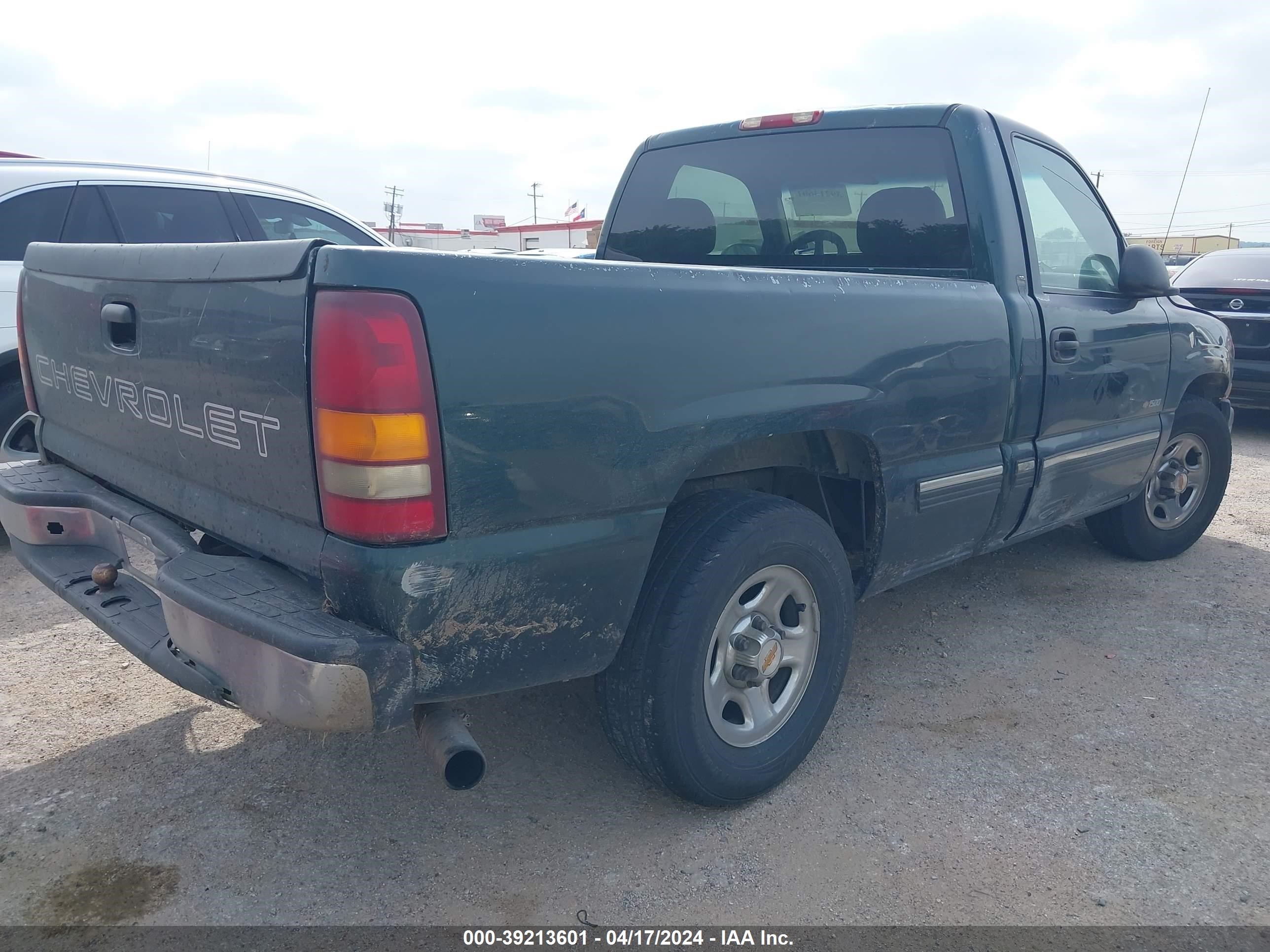 Photo 3 VIN: 1GCEC14W31Z251089 - CHEVROLET SILVERADO 