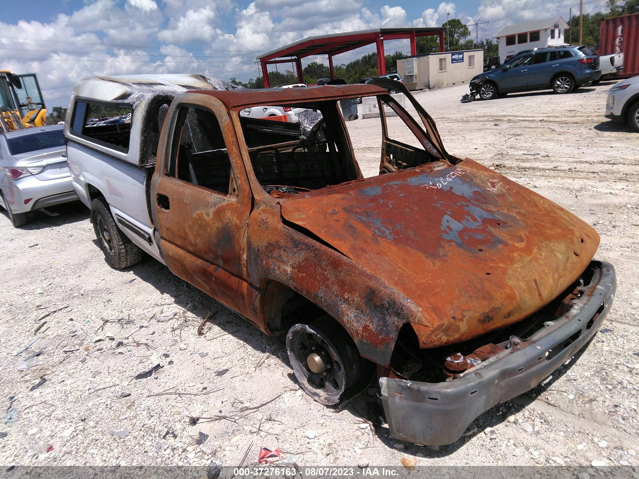 Photo 0 VIN: 1GCEC14W3XZ178105 - CHEVROLET SILVERADO 