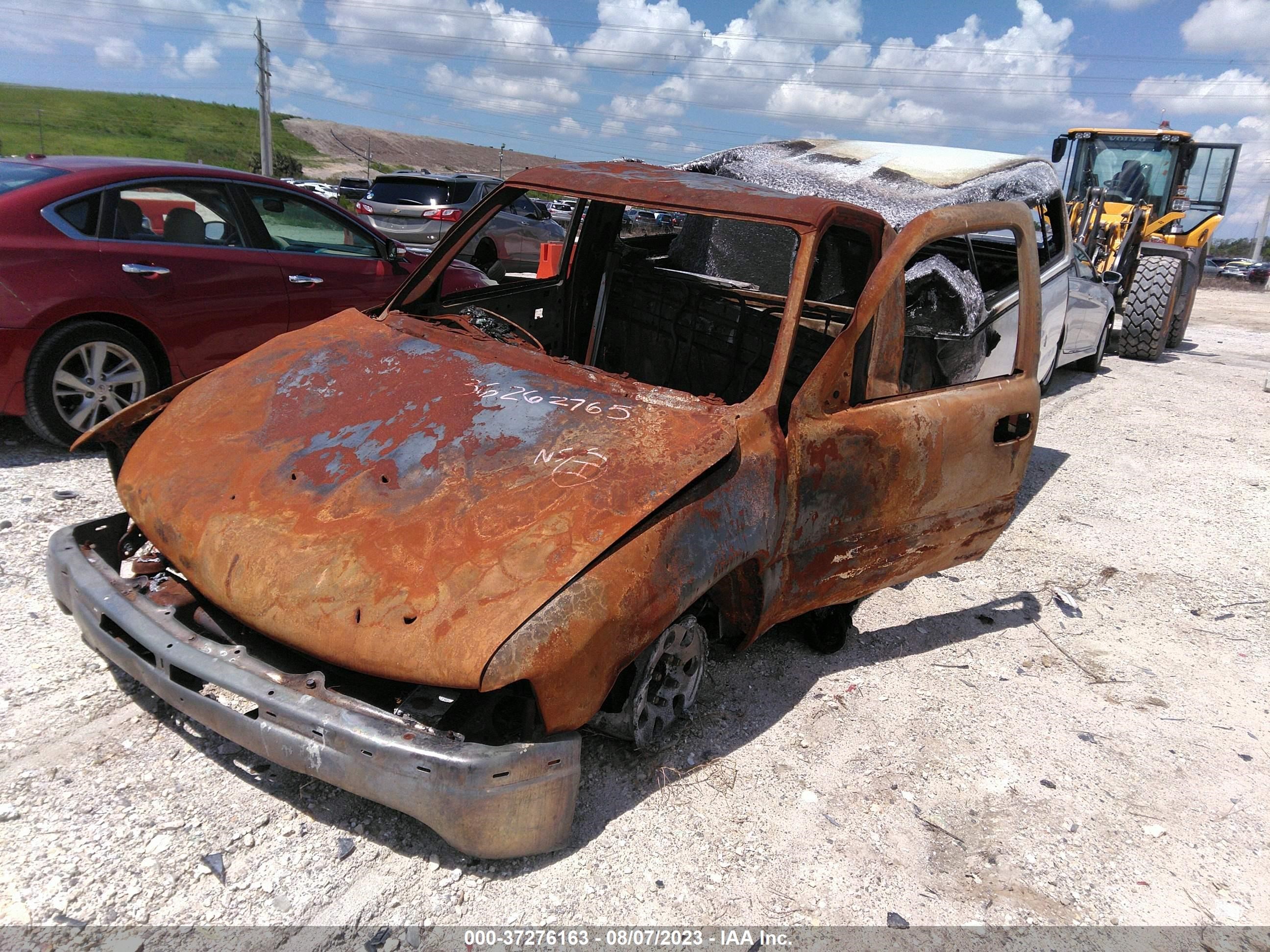 Photo 1 VIN: 1GCEC14W3XZ178105 - CHEVROLET SILVERADO 