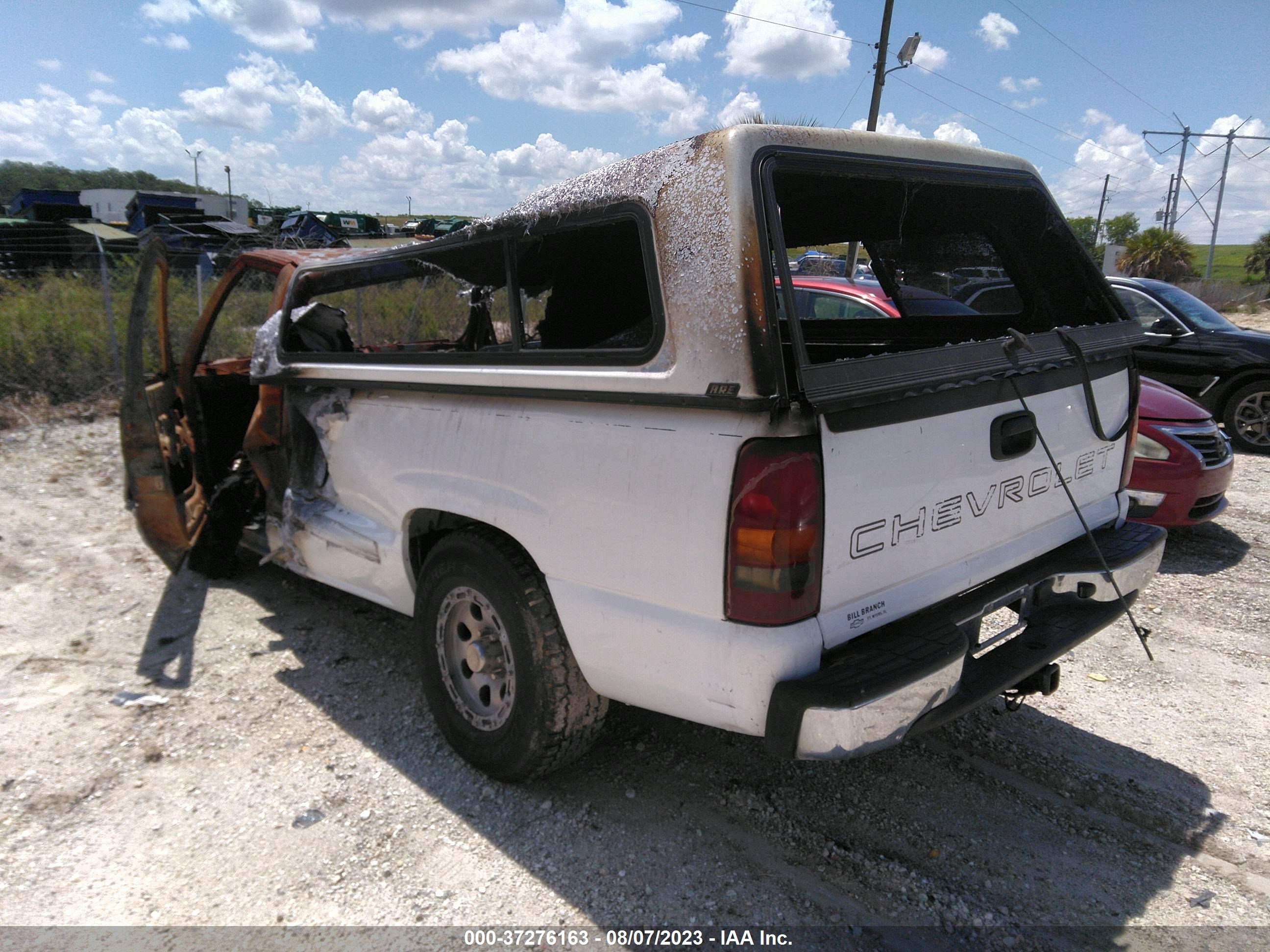 Photo 2 VIN: 1GCEC14W3XZ178105 - CHEVROLET SILVERADO 