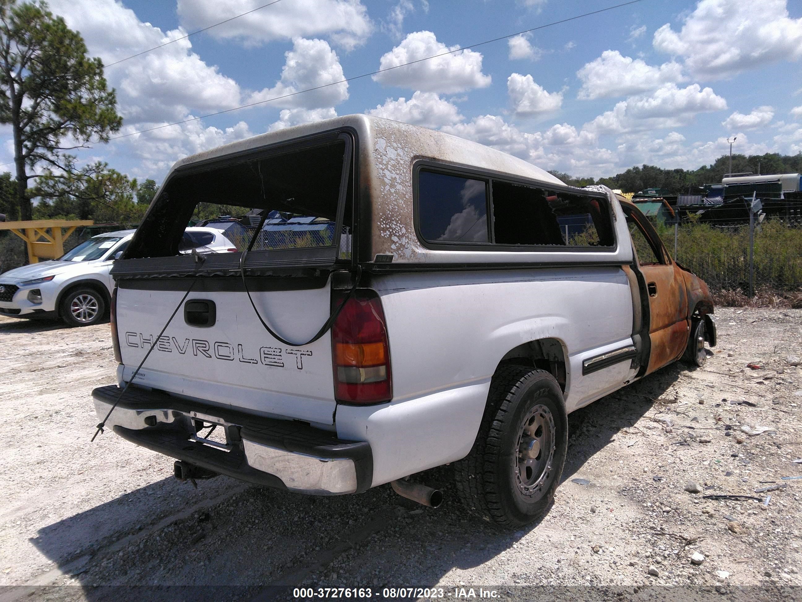 Photo 3 VIN: 1GCEC14W3XZ178105 - CHEVROLET SILVERADO 