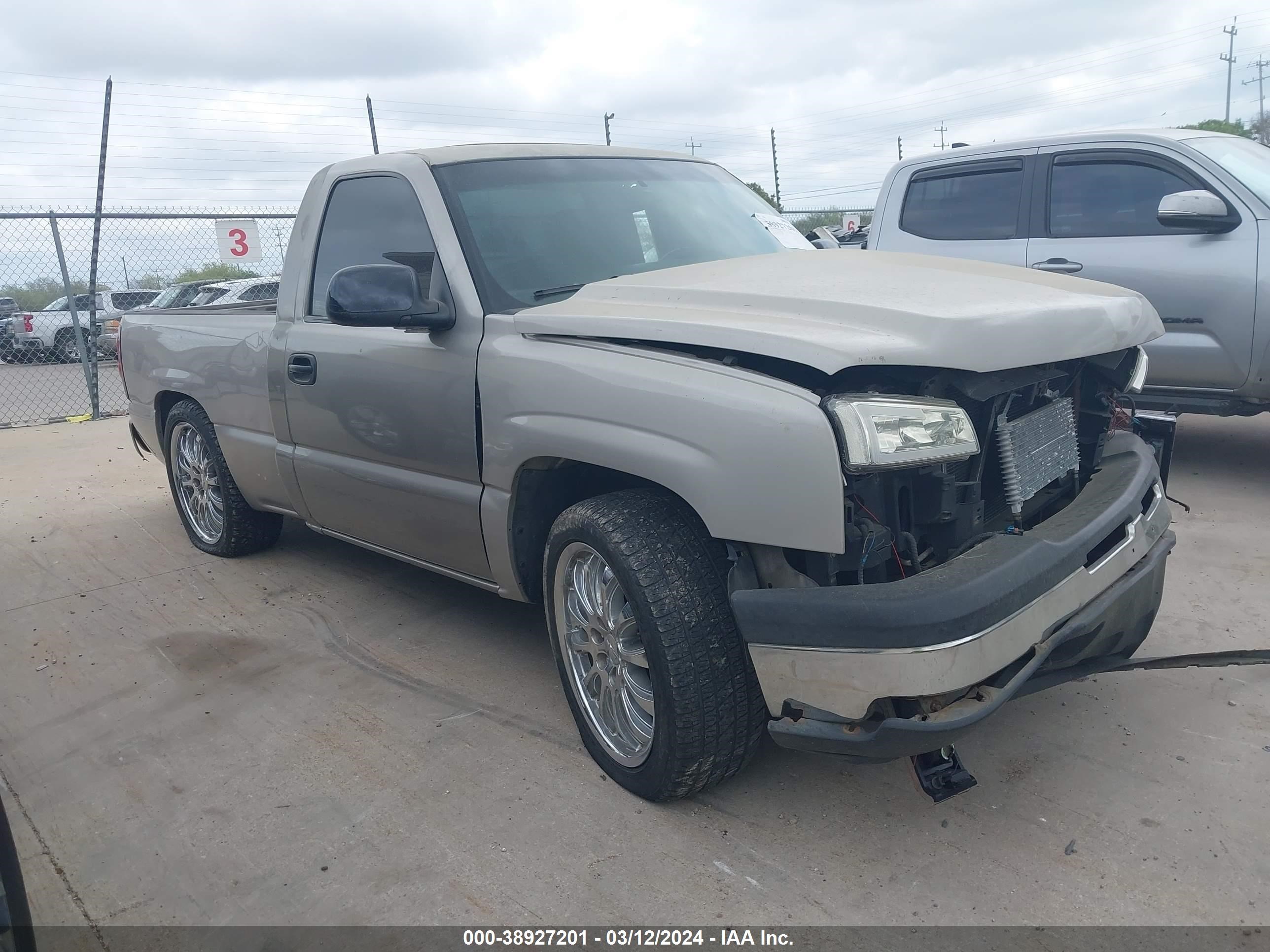 Photo 0 VIN: 1GCEC14W3XZ187886 - CHEVROLET SILVERADO 