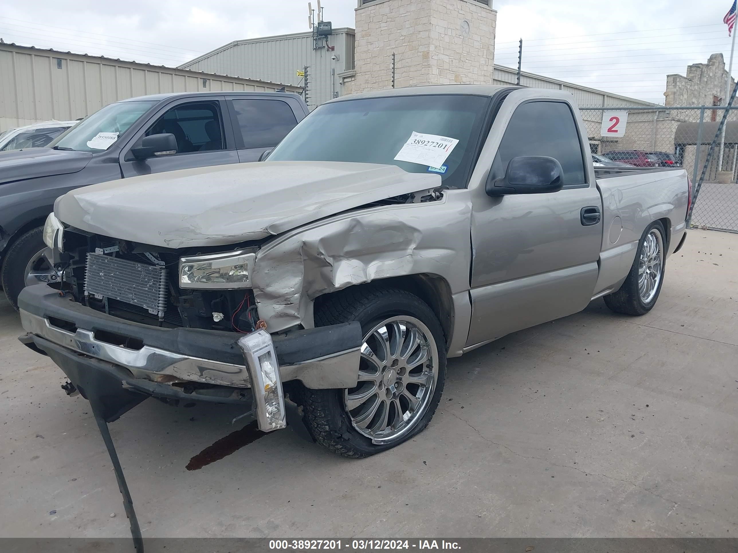 Photo 1 VIN: 1GCEC14W3XZ187886 - CHEVROLET SILVERADO 