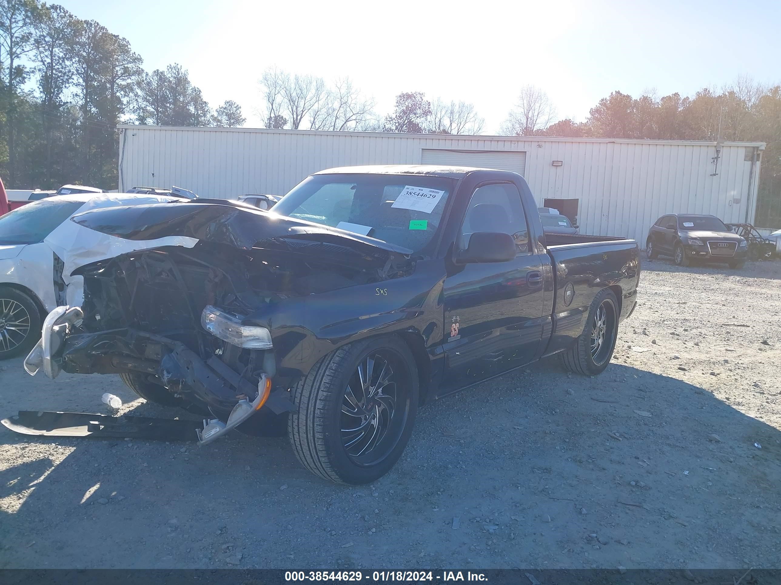 Photo 1 VIN: 1GCEC14W4XZ166402 - CHEVROLET SILVERADO 