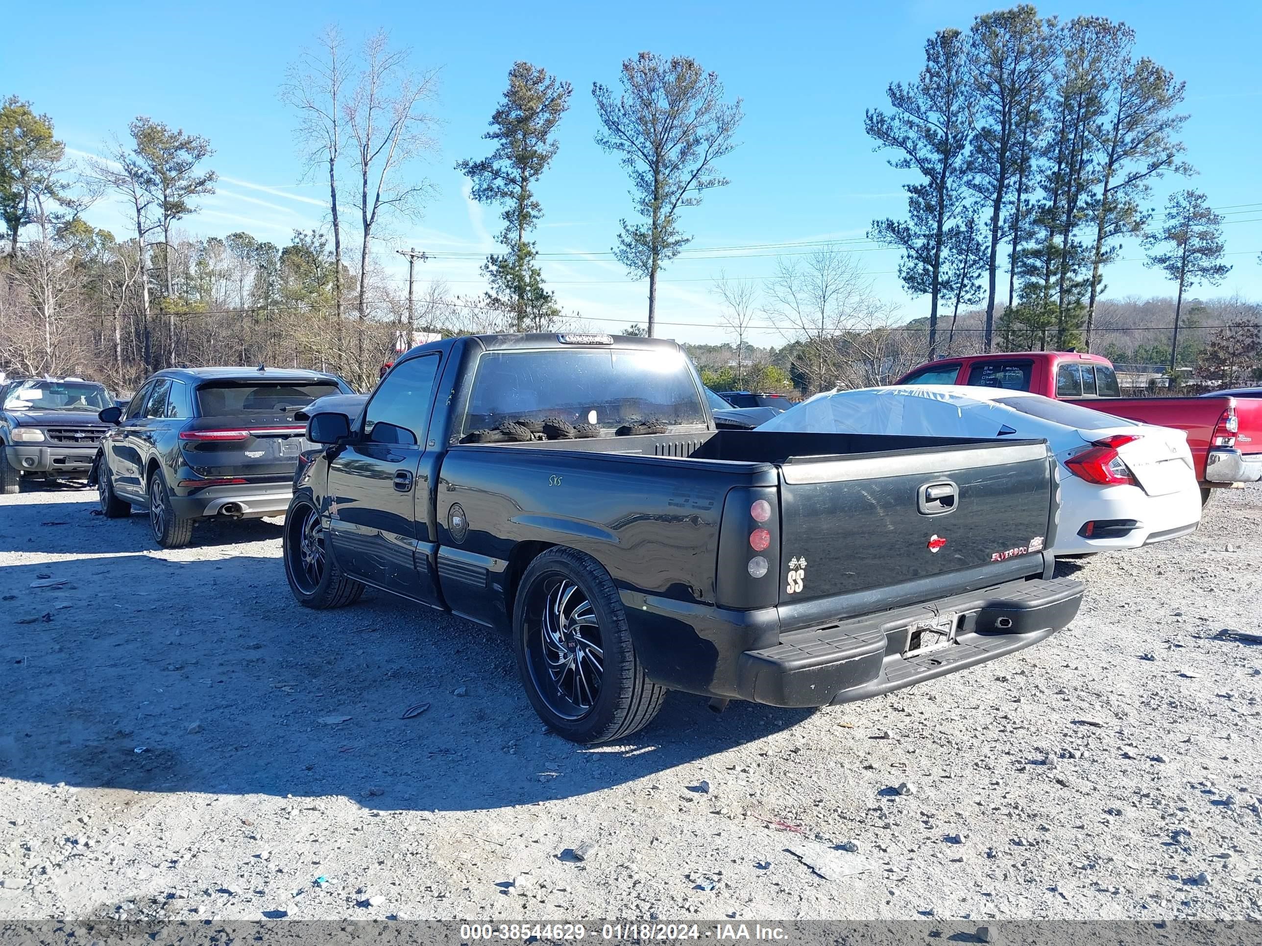 Photo 2 VIN: 1GCEC14W4XZ166402 - CHEVROLET SILVERADO 