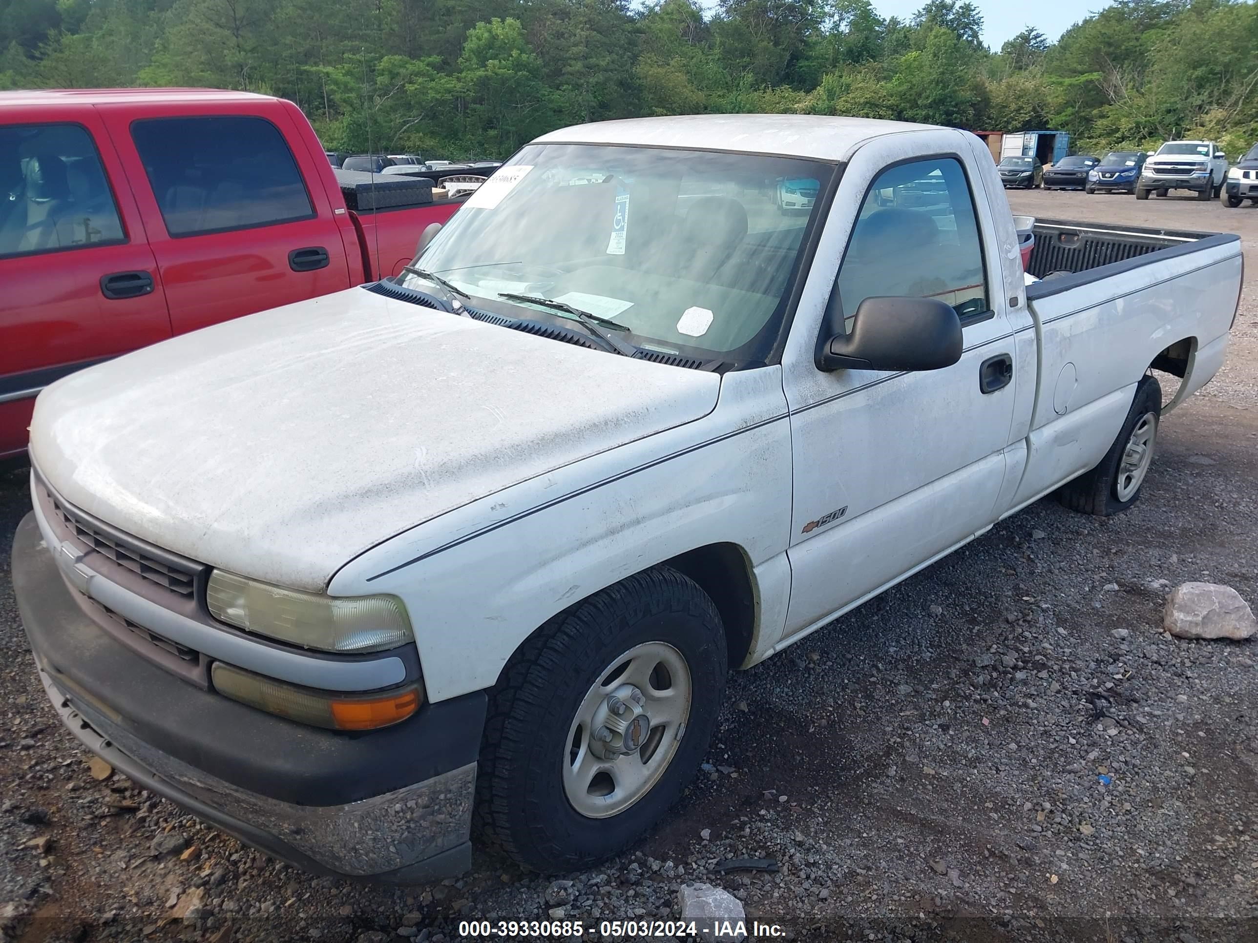 Photo 1 VIN: 1GCEC14W4YE188134 - CHEVROLET SILVERADO 