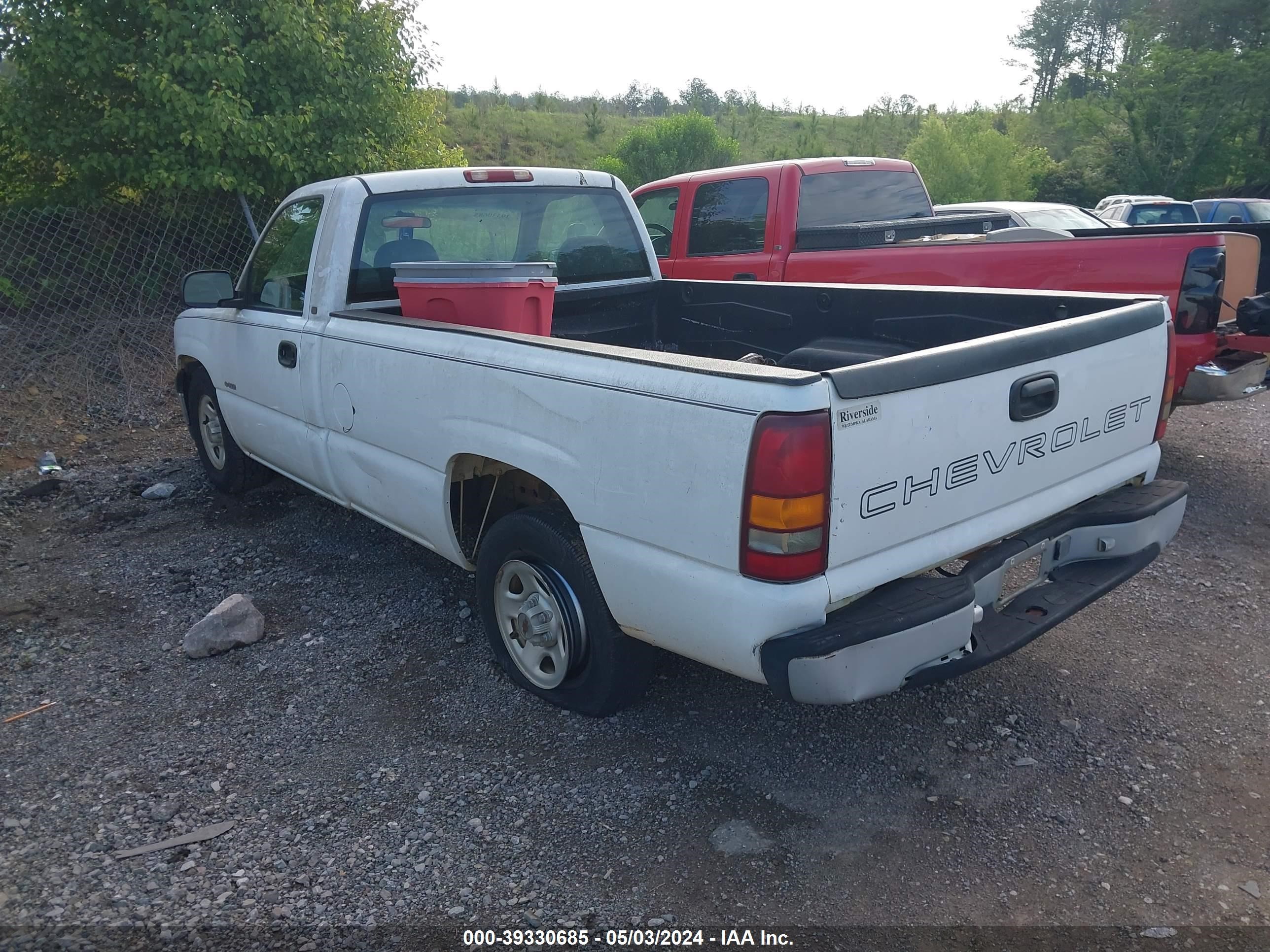 Photo 2 VIN: 1GCEC14W4YE188134 - CHEVROLET SILVERADO 