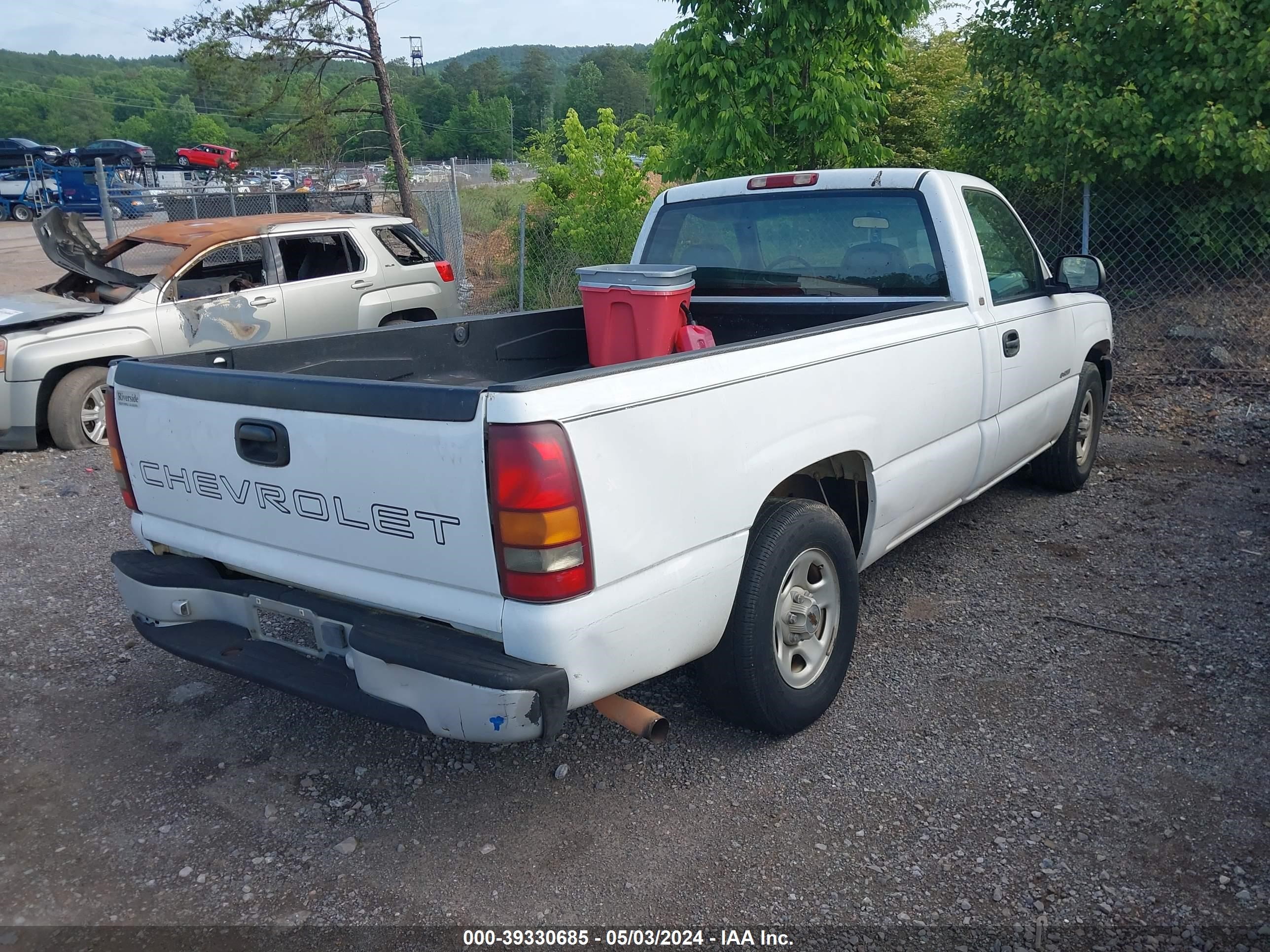 Photo 3 VIN: 1GCEC14W4YE188134 - CHEVROLET SILVERADO 