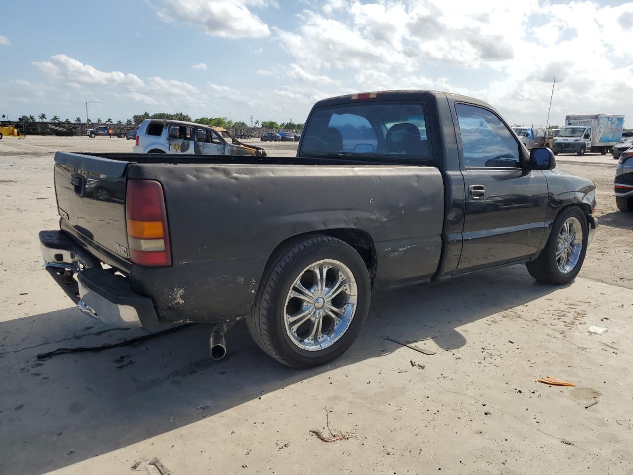 Photo 2 VIN: 1GCEC14W71Z157264 - CHEVROLET SILVERADO 