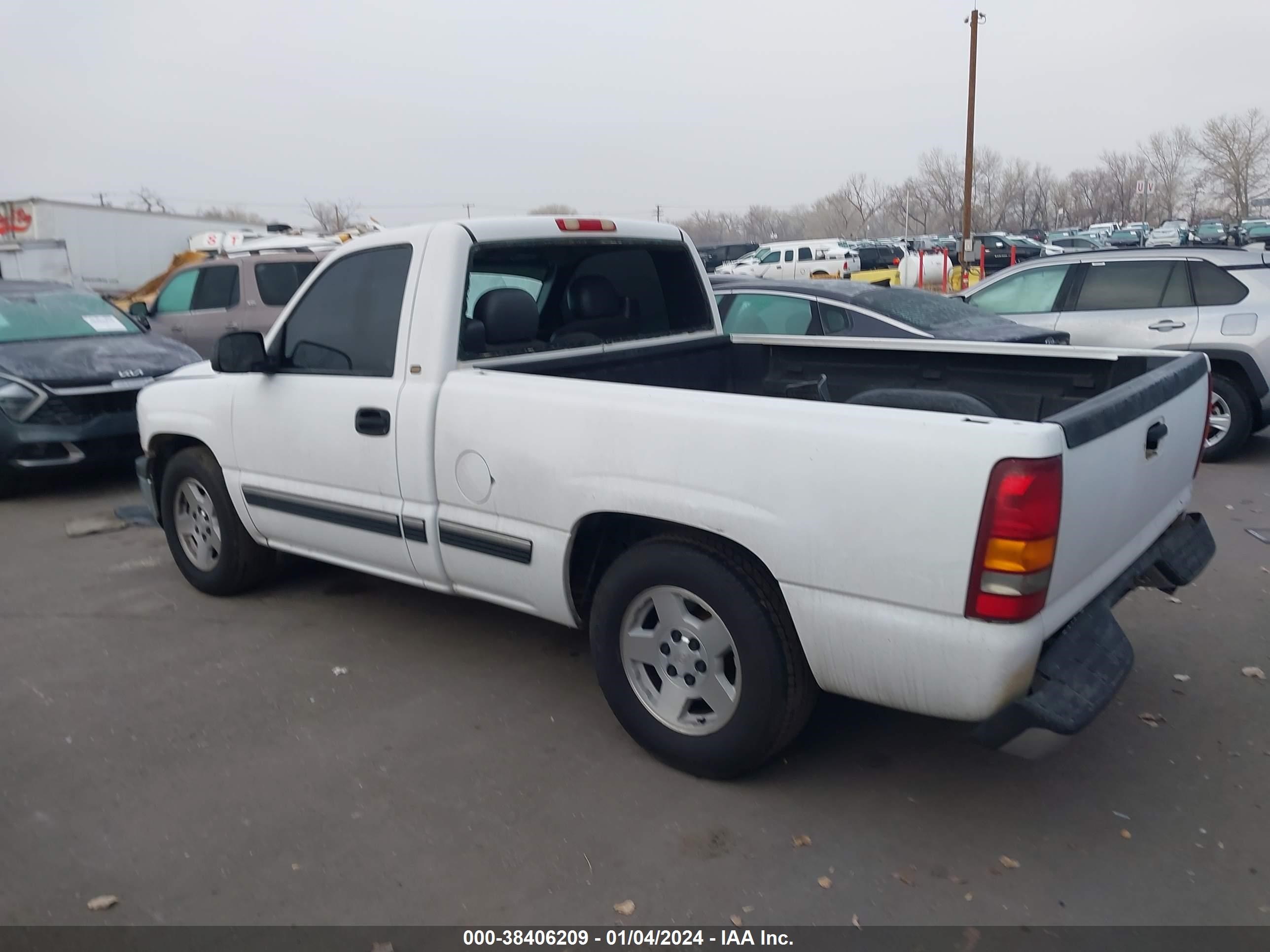 Photo 2 VIN: 1GCEC14W7YZ150650 - CHEVROLET SILVERADO 