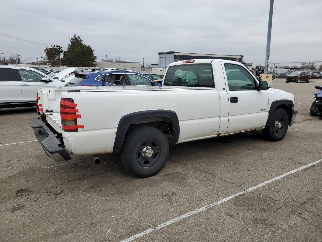 Photo 2 VIN: 1GCEC14W92Z152116 - CHEVROLET SILVERADO 