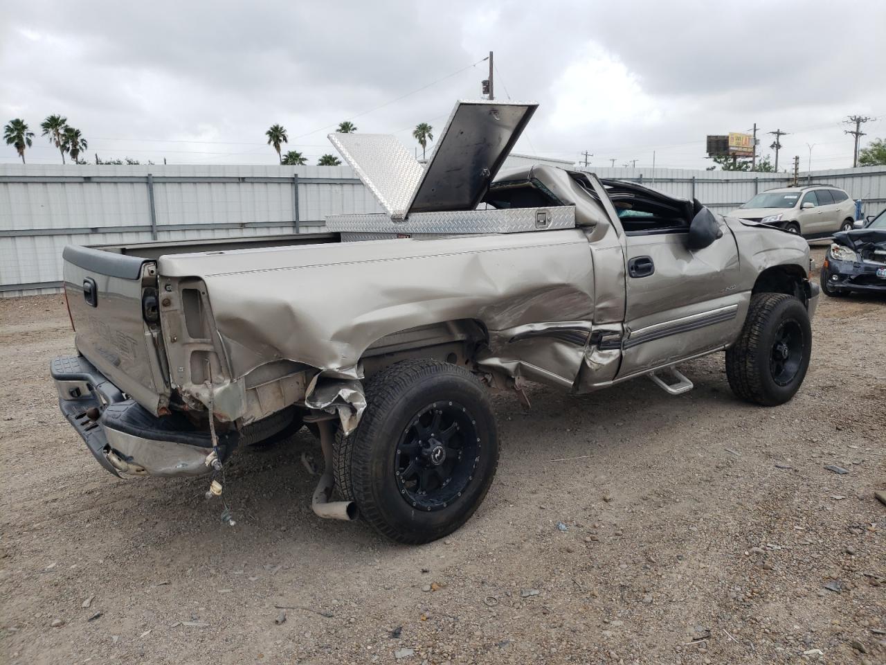 Photo 2 VIN: 1GCEC14W92Z310812 - CHEVROLET SILVERADO 