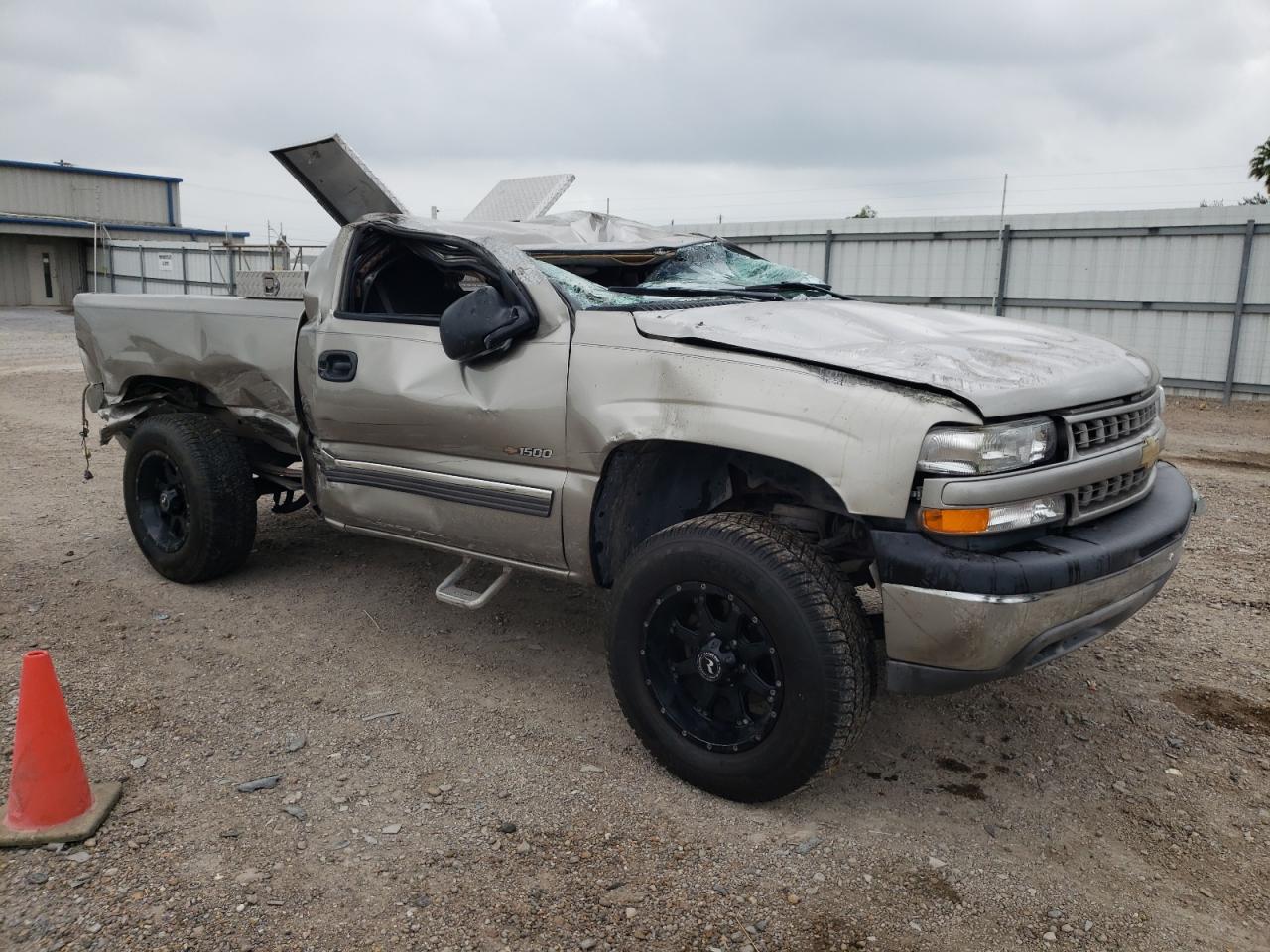 Photo 3 VIN: 1GCEC14W92Z310812 - CHEVROLET SILVERADO 