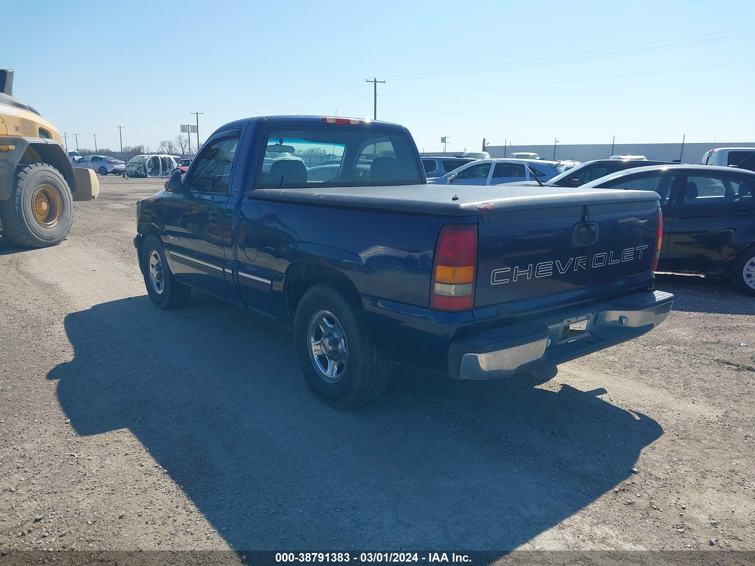 Photo 2 VIN: 1GCEC14WX1Z111038 - CHEVROLET SILVERADO 