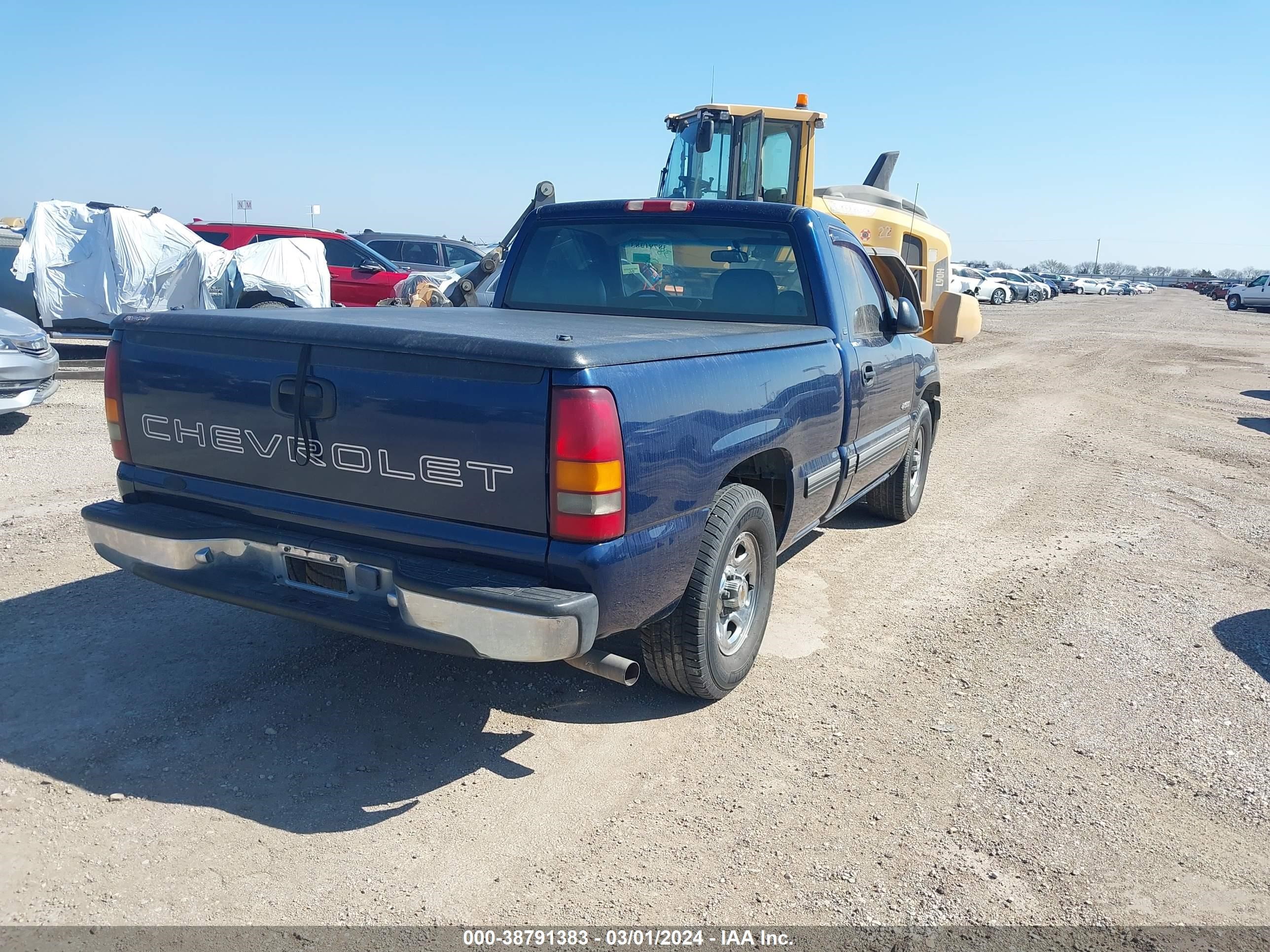 Photo 3 VIN: 1GCEC14WX1Z111038 - CHEVROLET SILVERADO 