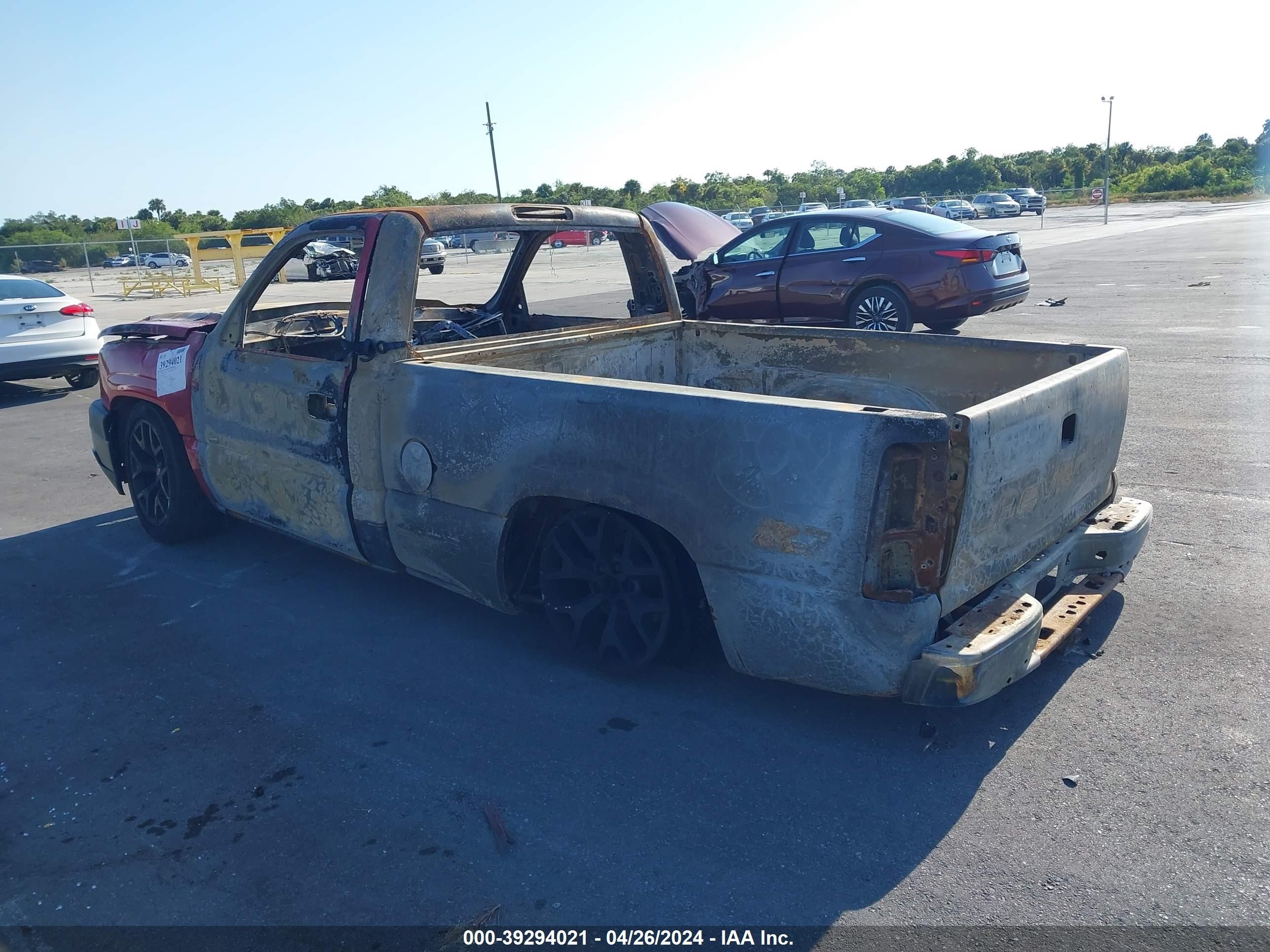 Photo 2 VIN: 1GCEC14X03Z260408 - CHEVROLET SILVERADO 