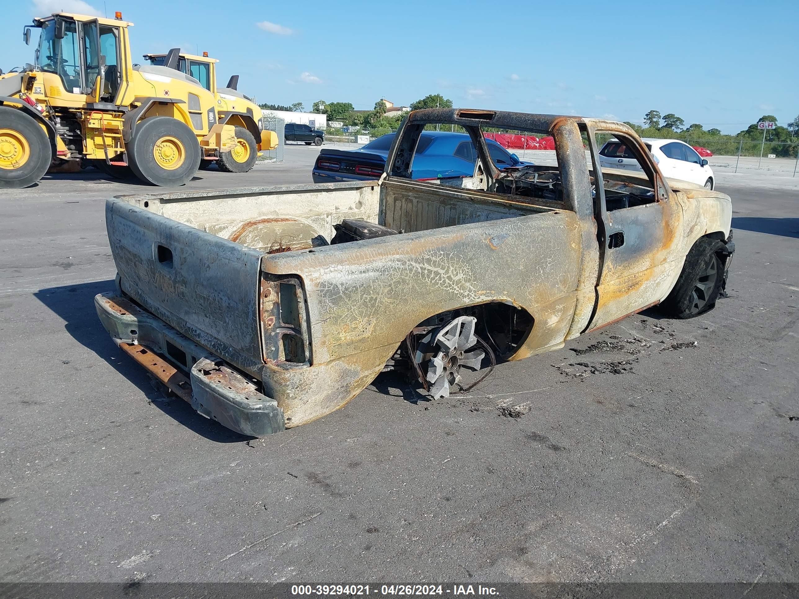 Photo 3 VIN: 1GCEC14X03Z260408 - CHEVROLET SILVERADO 