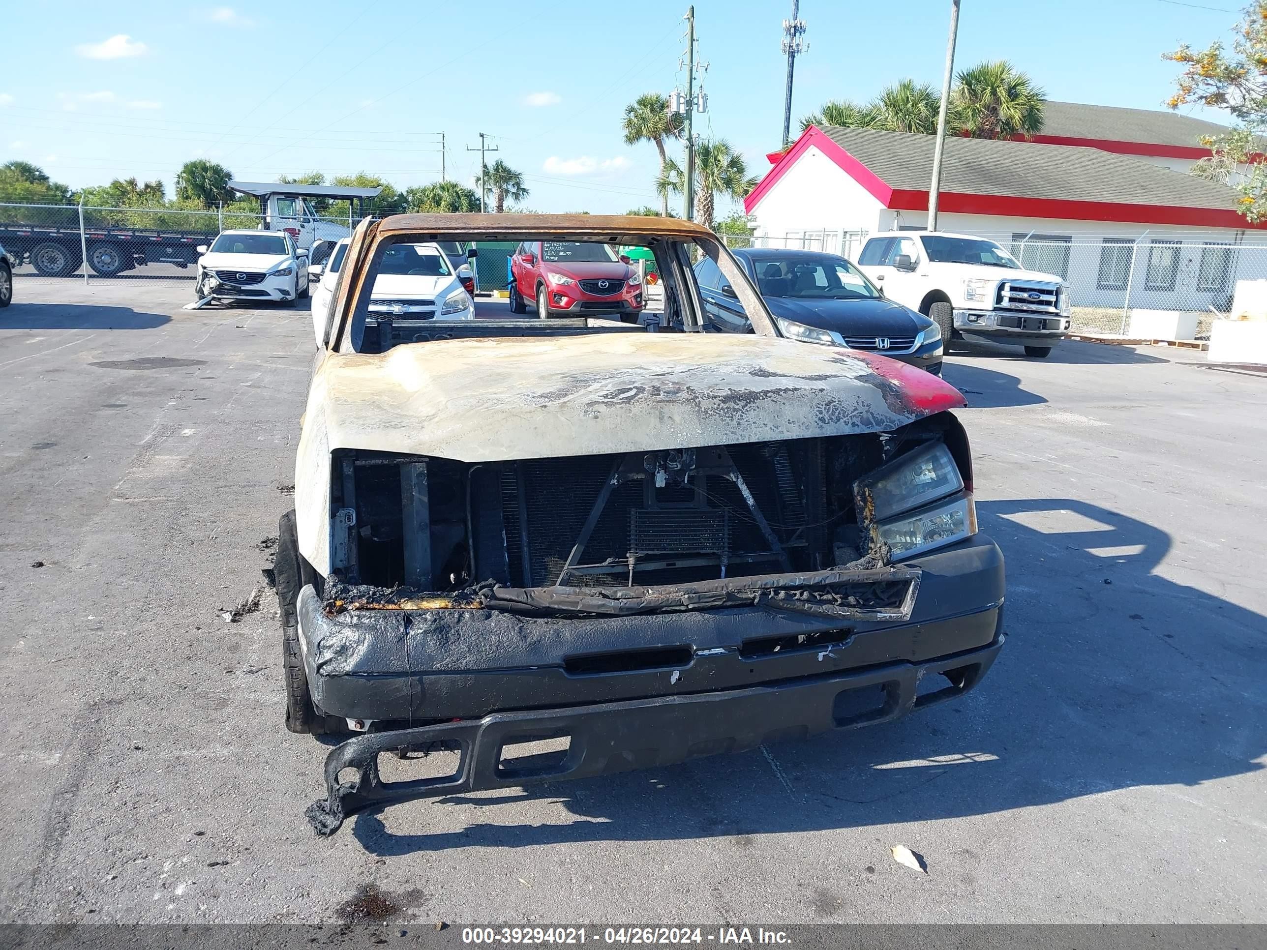 Photo 5 VIN: 1GCEC14X03Z260408 - CHEVROLET SILVERADO 