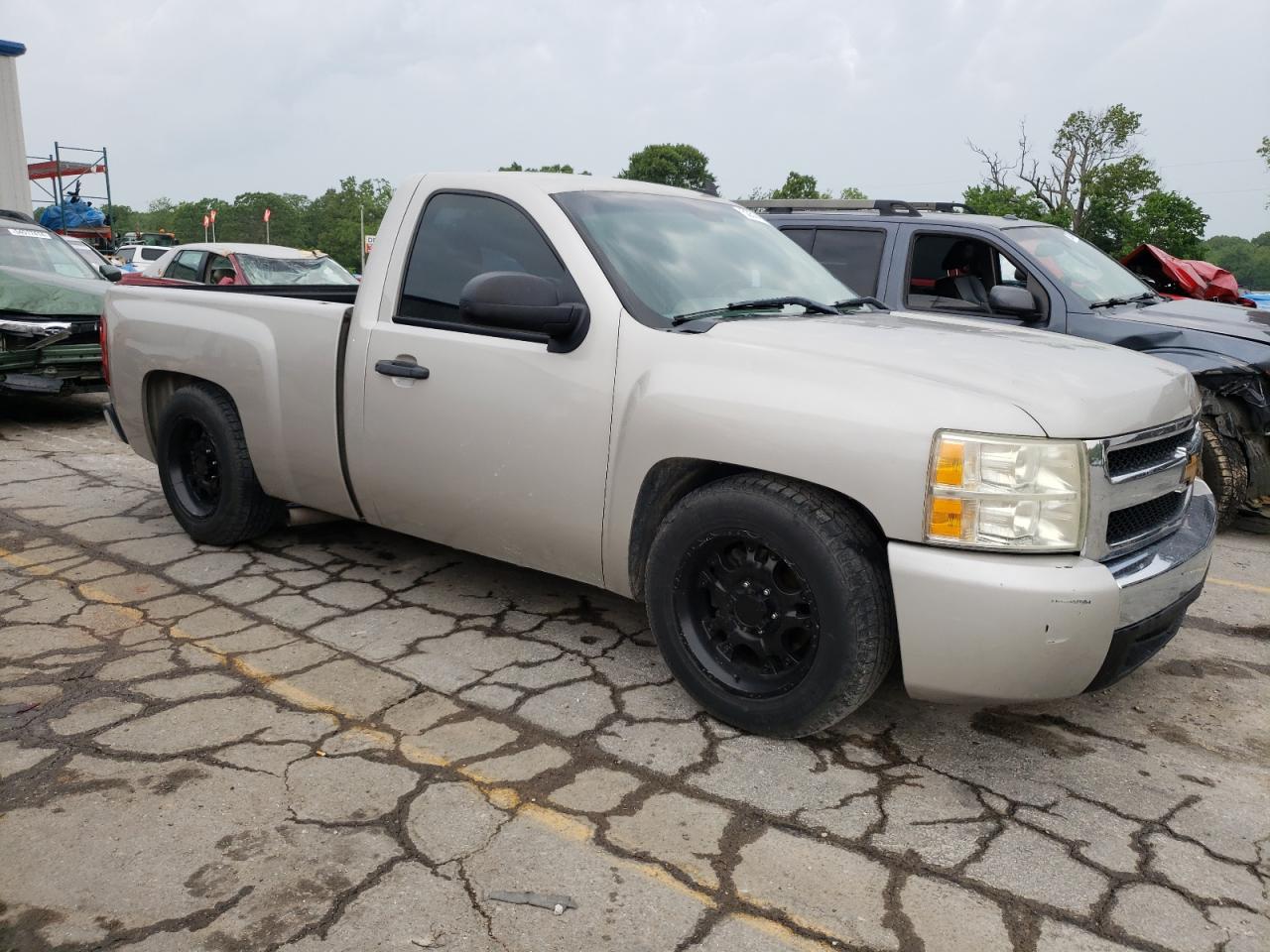 Photo 3 VIN: 1GCEC14X08Z121340 - CHEVROLET SILVERADO 