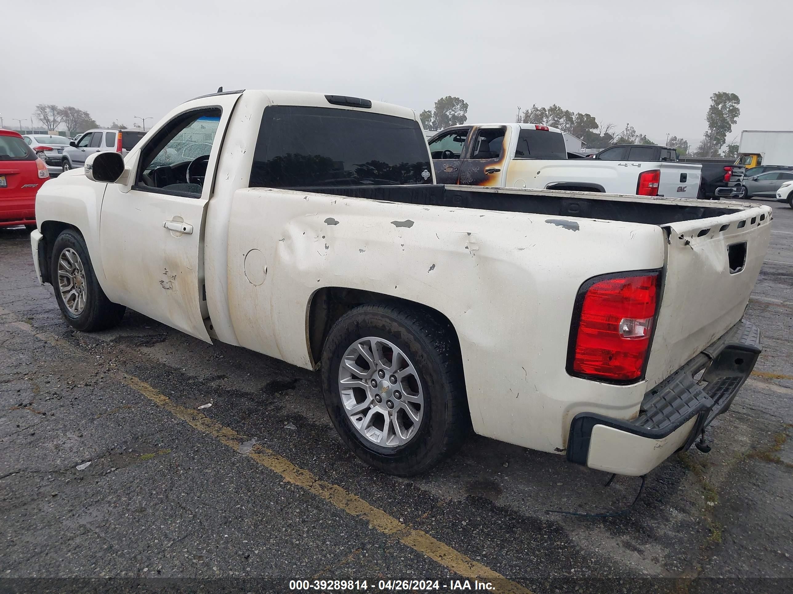 Photo 2 VIN: 1GCEC14X08Z168027 - CHEVROLET SILVERADO 