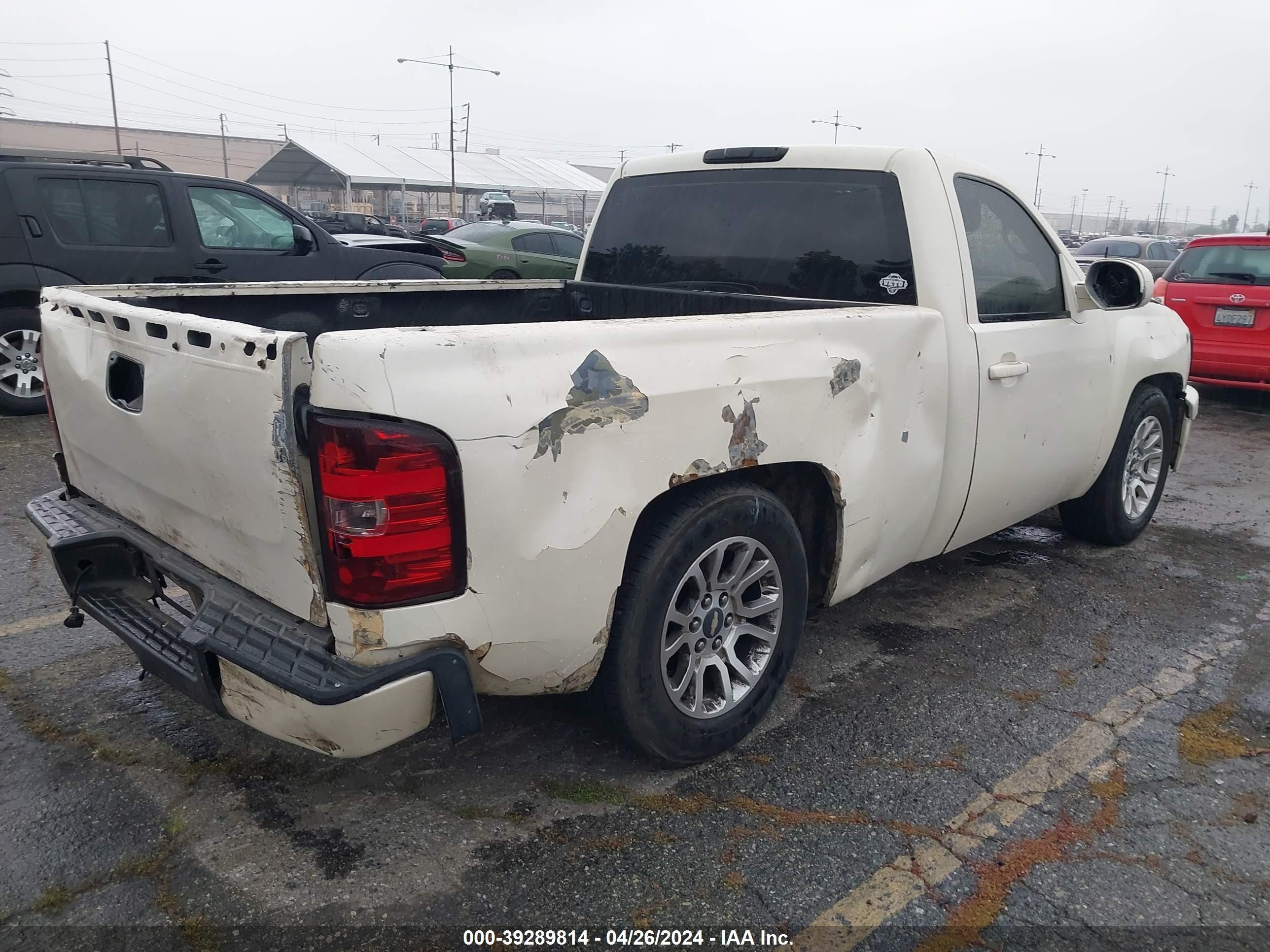 Photo 3 VIN: 1GCEC14X08Z168027 - CHEVROLET SILVERADO 