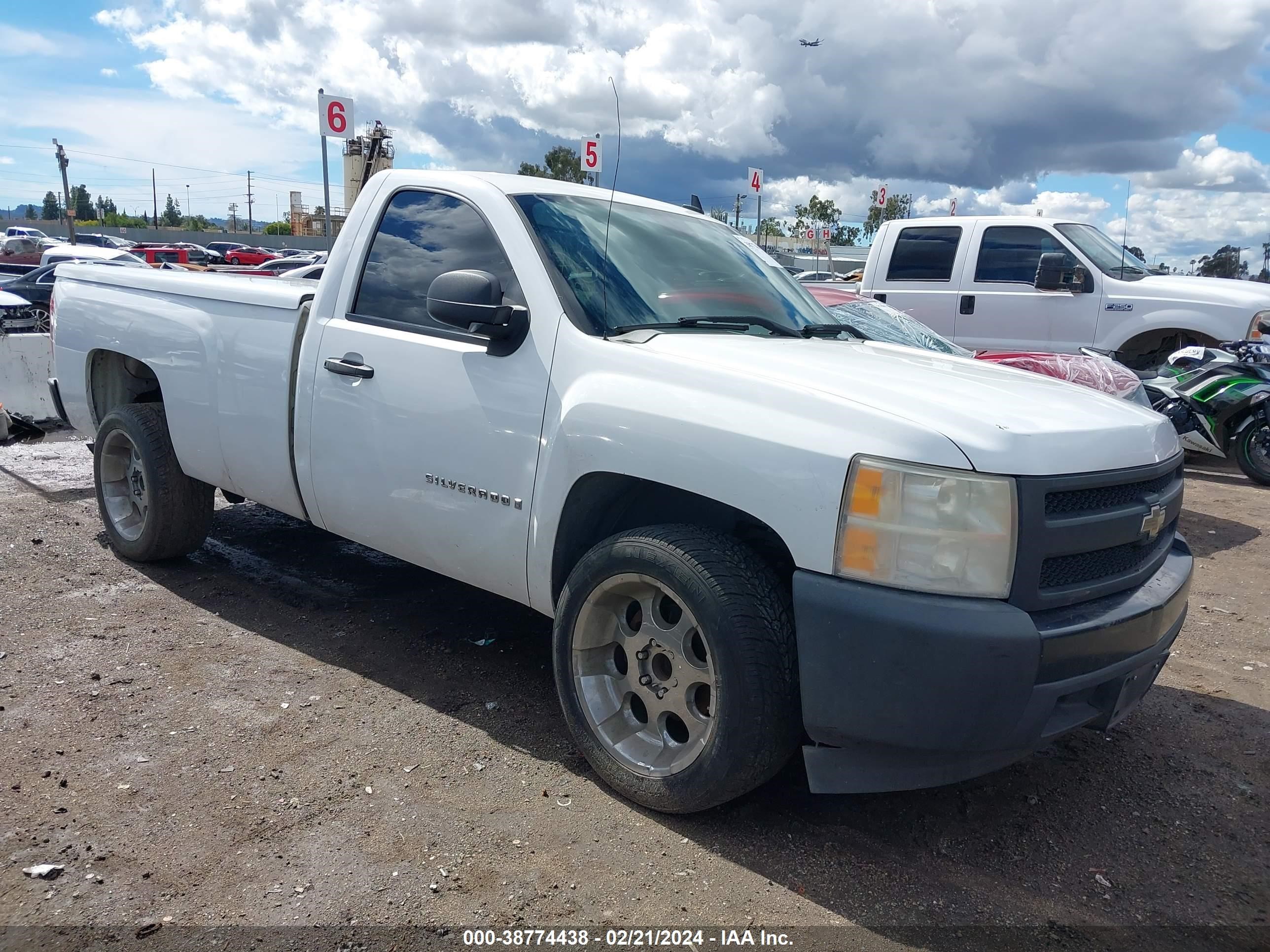 Photo 0 VIN: 1GCEC14X08Z181327 - CHEVROLET SILVERADO 